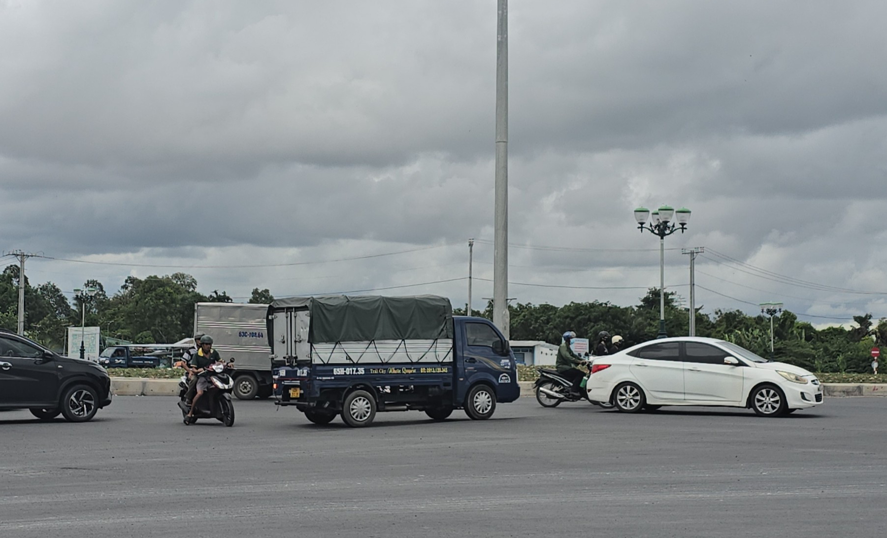 Vì sao người dân bất an khi đi qua hai vòng xuyến mới ở Cần Thơ?- Ảnh 3. Vì sao người dân bất an khi đi qua hai vòng xuyến mới ở Cần Thơ?- Ảnh 3.