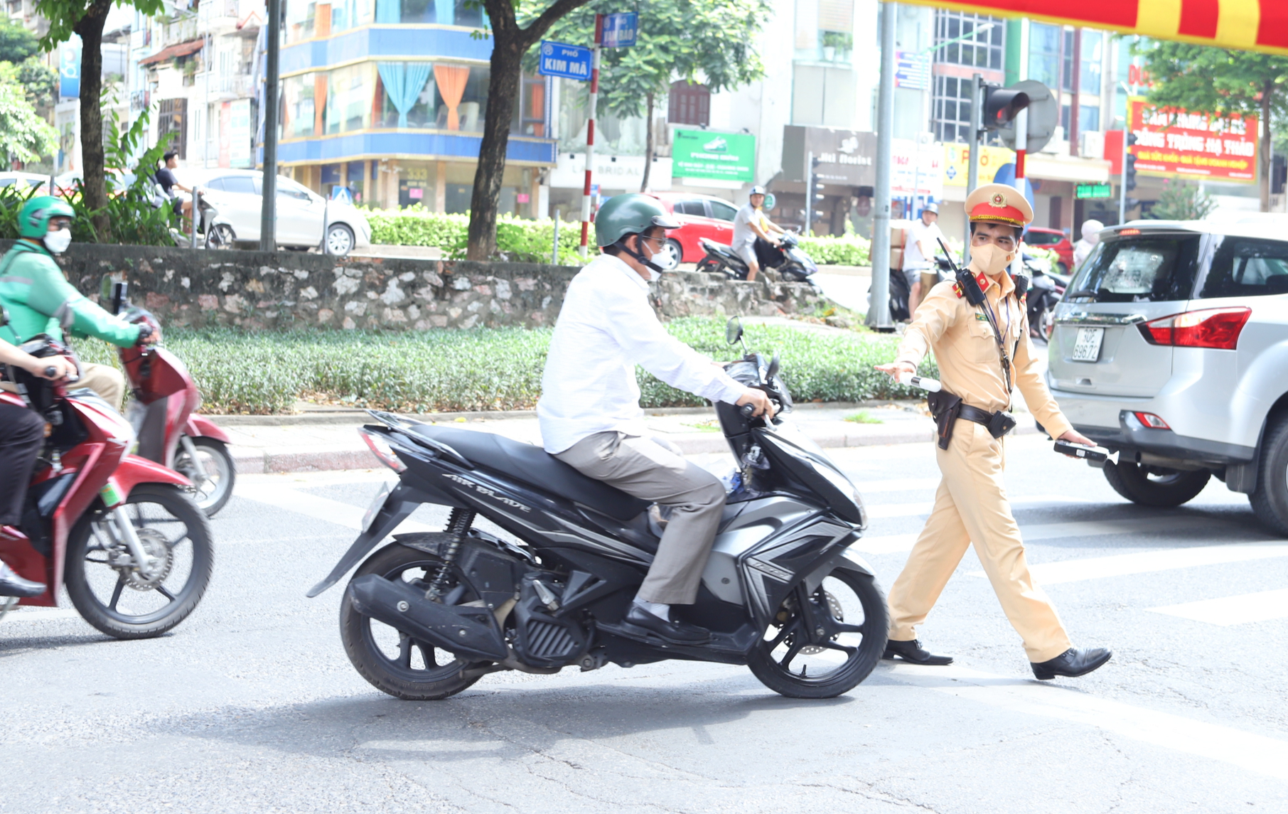 T&agrave;i xế vi phạm nồng độ cồn bỏ phương tiện v&igrave; cho rằng tiền phạt cao hơn gi&aacute; trị xe- Ảnh 6.