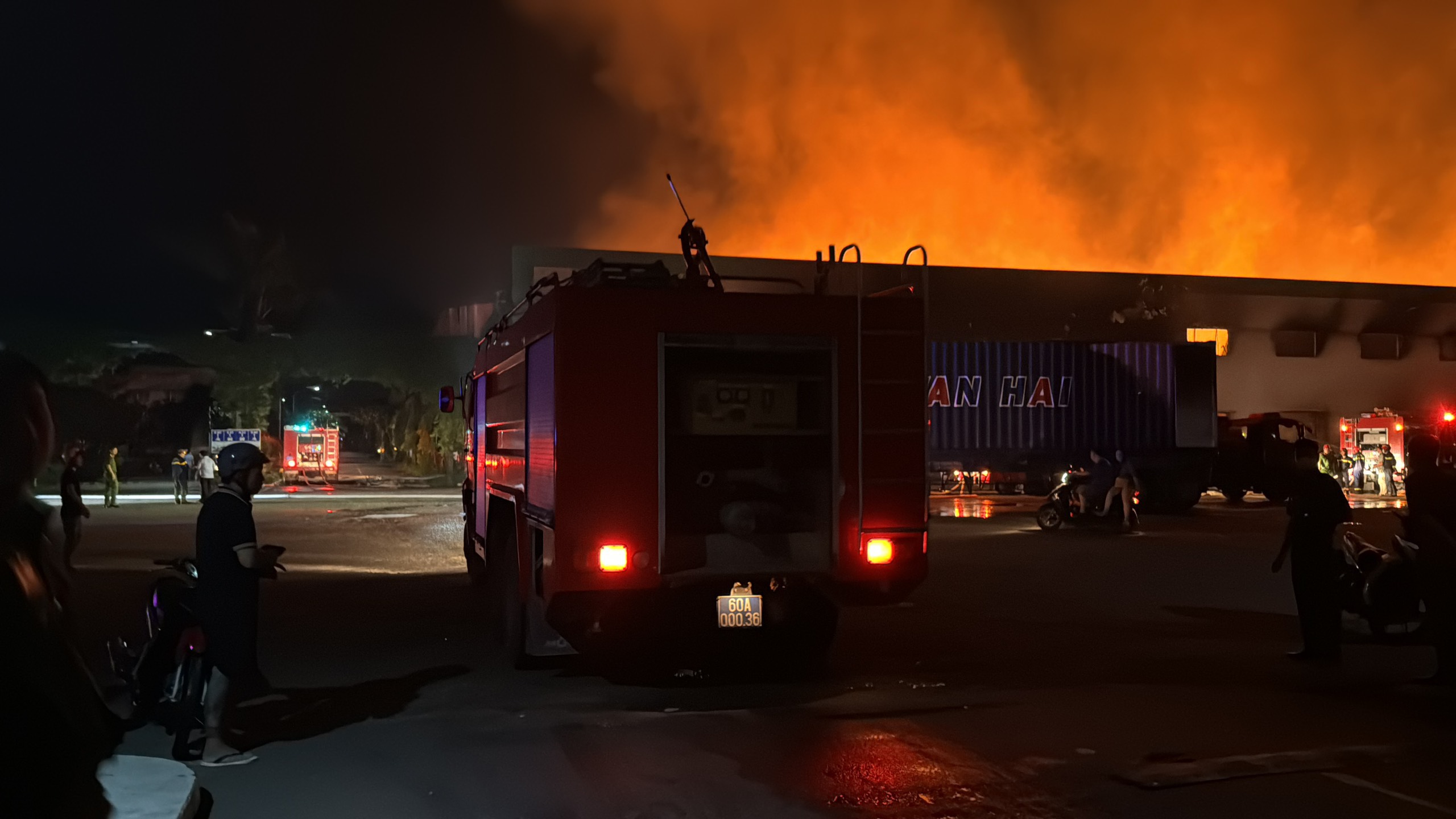 Điều tra vụ cháy gần 14.000m2 tại Công ty ShingMark Vina Đồng Nai- Ảnh 10. Điều tra vụ cháy gần 14.000m2 tại Công ty ShingMark Vina Đồng Nai- Ảnh 10.