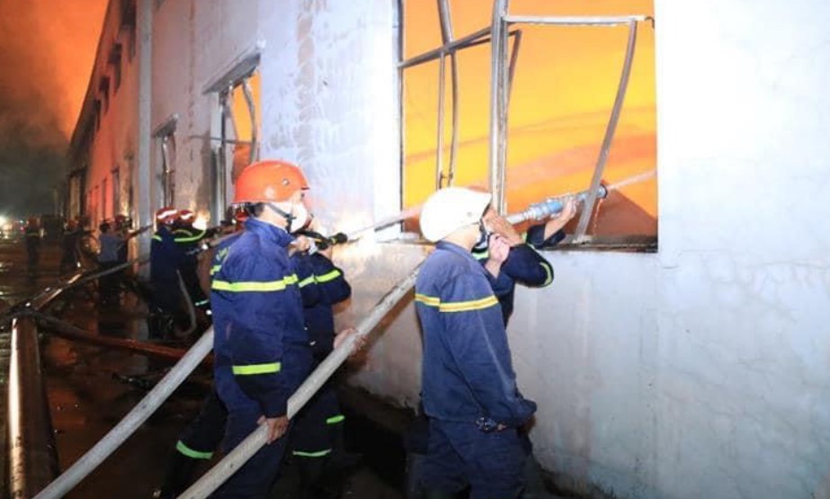 Điều tra vụ cháy gần 14.000m2 tại Công ty ShingMark Vina Đồng Nai- Ảnh 6. Điều tra vụ cháy gần 14.000m2 tại Công ty ShingMark Vina Đồng Nai- Ảnh 6.