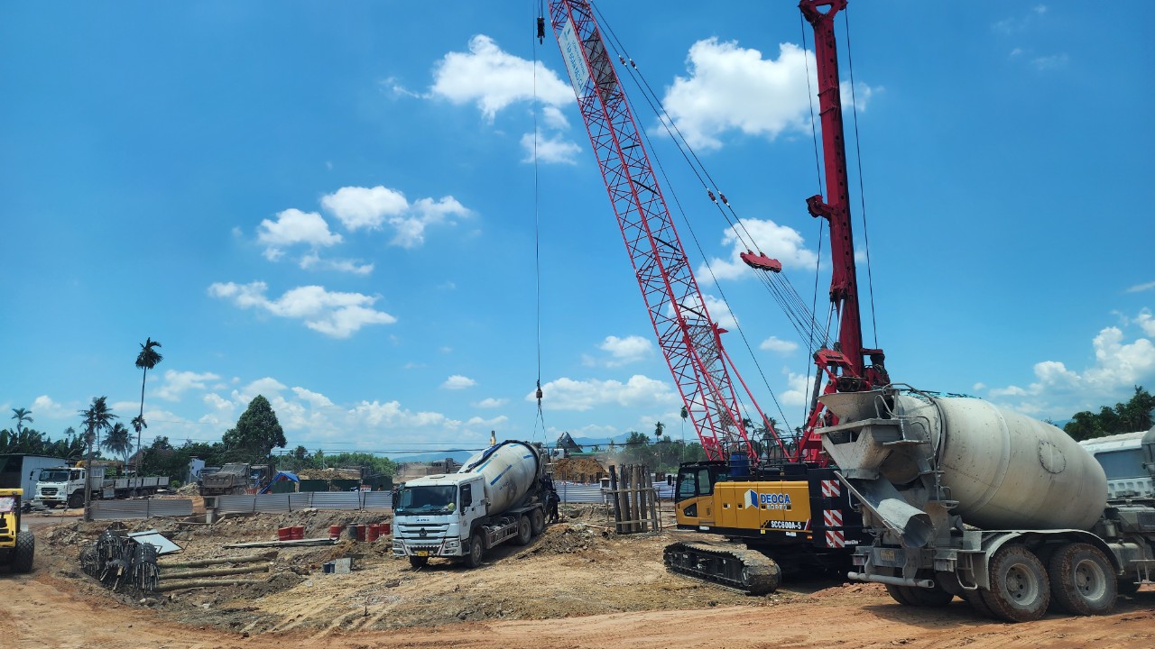 Đắp xong nền đường cao tốc Quảng Ng&atilde;i - Ho&agrave;i Nhơn trong năm 2024- Ảnh 4.