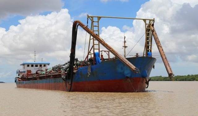 Ph&aacute;t hiện t&agrave;u khai th&aacute;c c&aacute;t biển kh&ocirc;ng ph&eacute;p ở S&oacute;c Trăng- Ảnh 2.