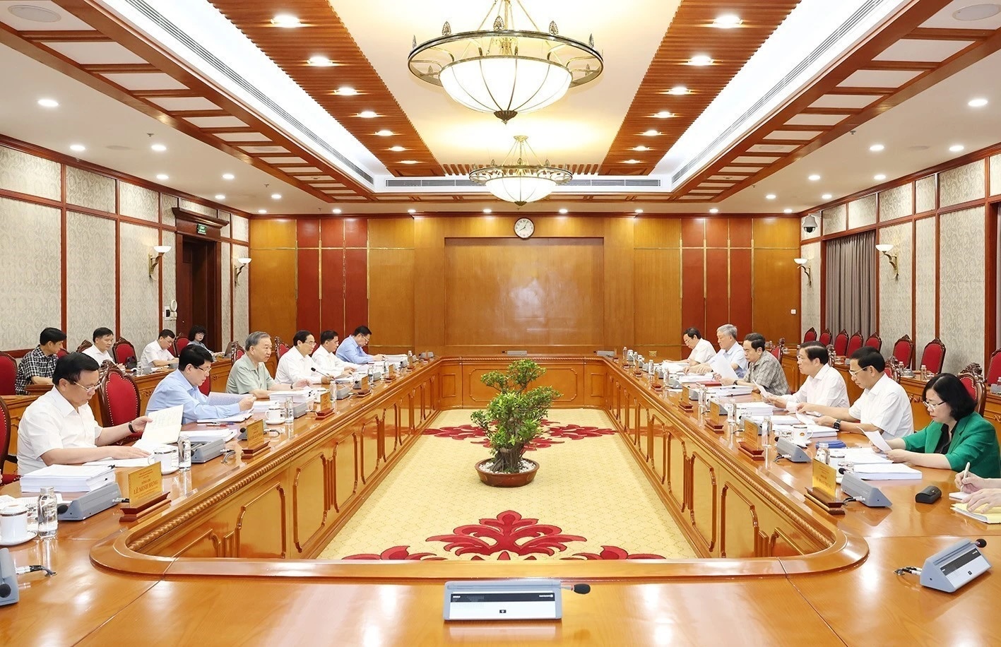 Bộ Ch&iacute;nh trị kỷ luật Ban Thường vụ Tỉnh ủy An Giang 2 nhiệm kỳ- Ảnh 1.