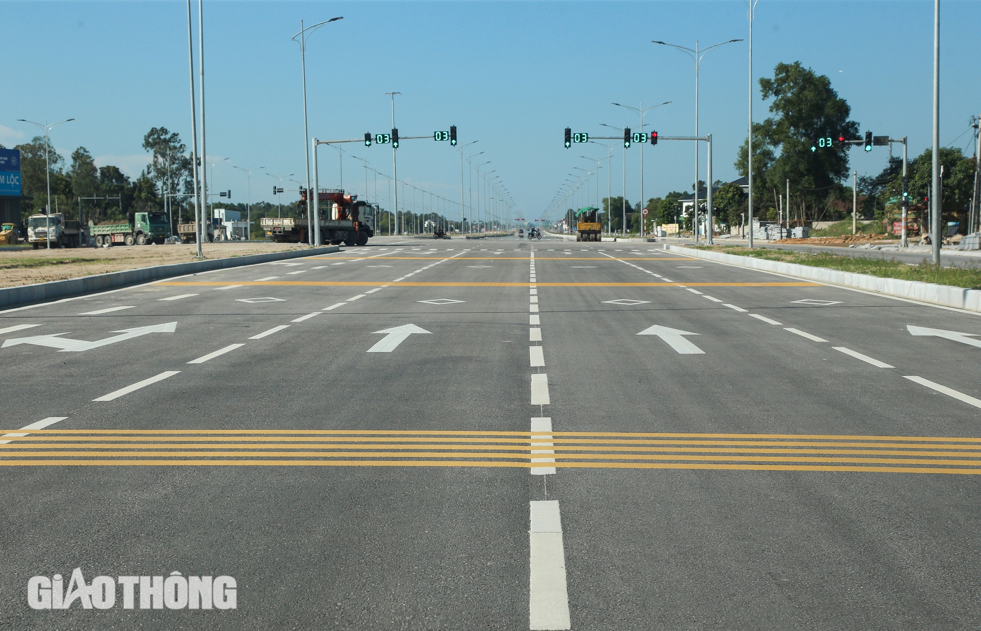 Ngắm đại lộ ngh&igrave;n tỷ nối Vinh - Cửa L&ograve; chuẩn bị th&ocirc;ng xe- Ảnh 5.