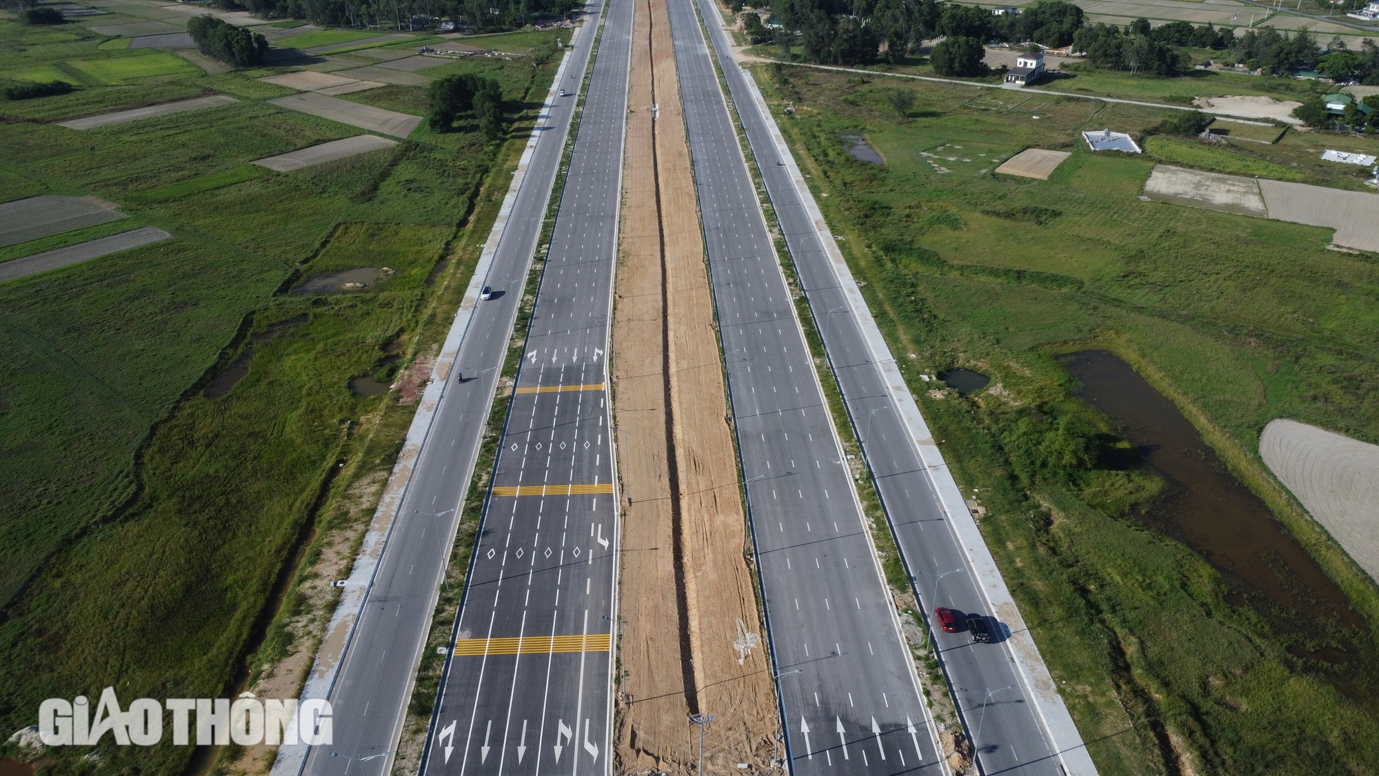 Ngắm đại lộ ngh&igrave;n tỷ nối Vinh - Cửa L&ograve; chuẩn bị th&ocirc;ng xe- Ảnh 7.