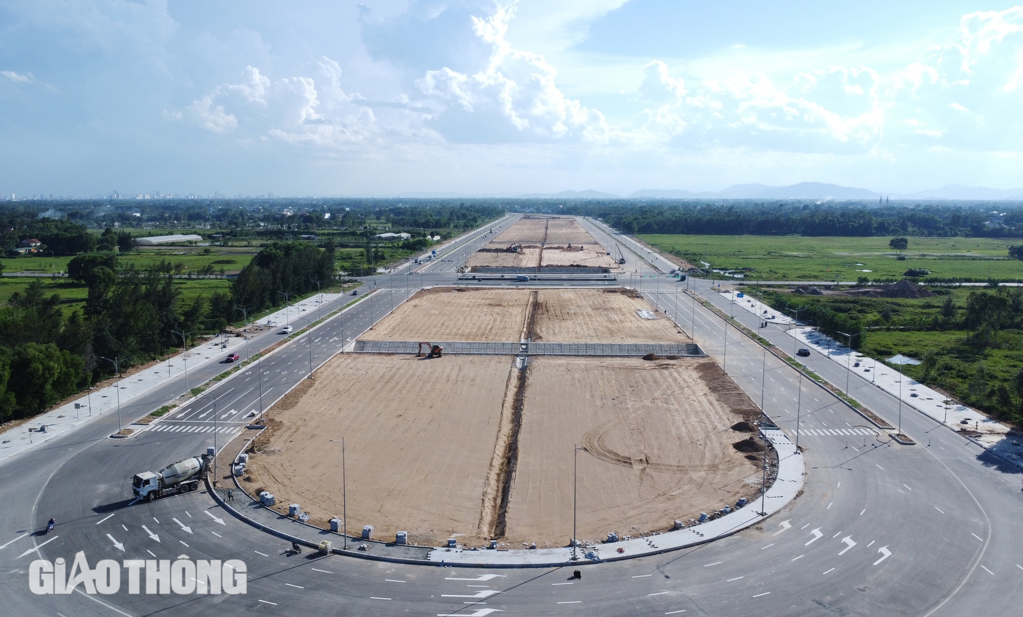 Ngắm đại lộ ngh&igrave;n tỷ nối Vinh - Cửa L&ograve; chuẩn bị th&ocirc;ng xe- Ảnh 8.