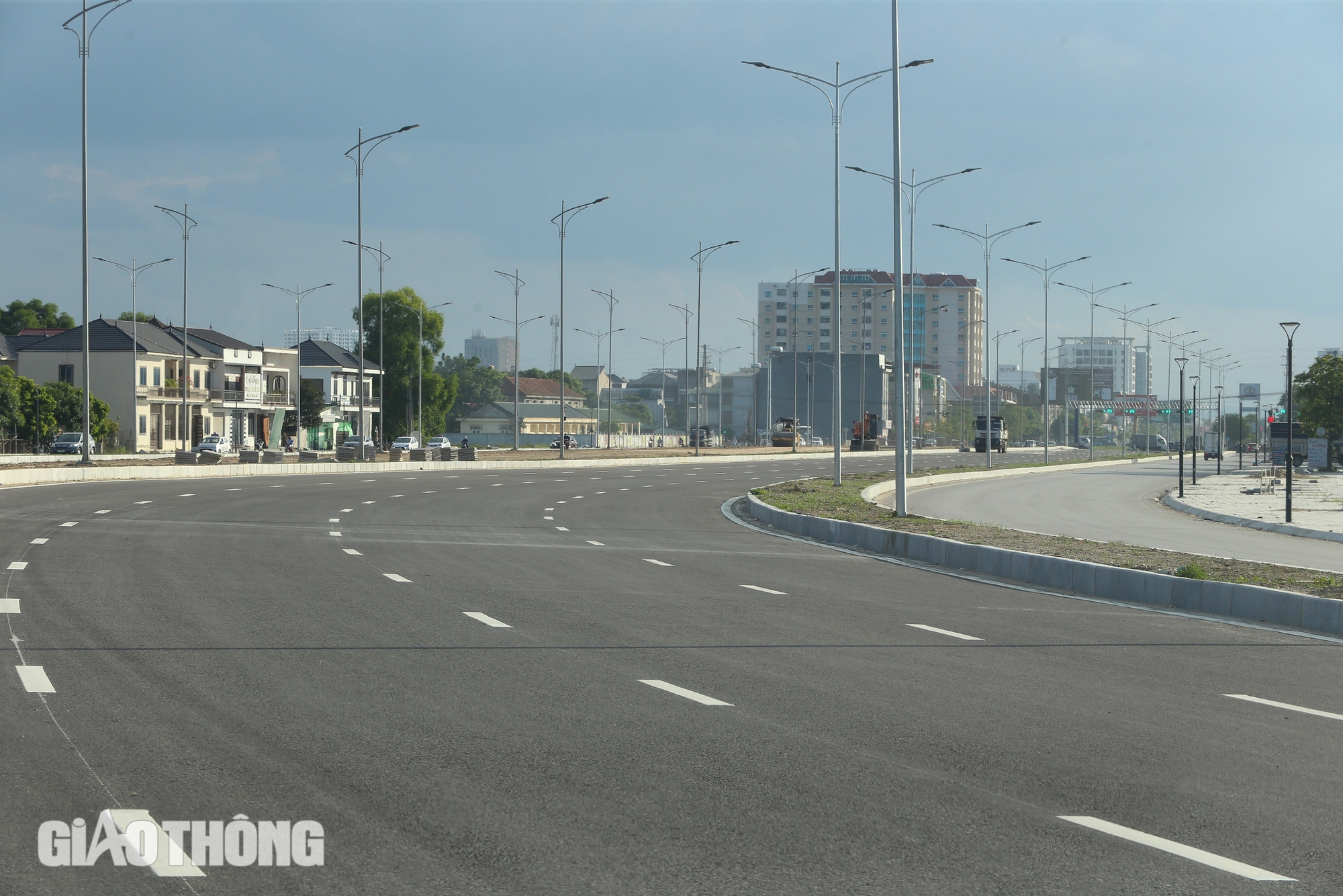 Ngắm đại lộ ngh&igrave;n tỷ nối Vinh - Cửa L&ograve; chuẩn bị th&ocirc;ng xe- Ảnh 9.