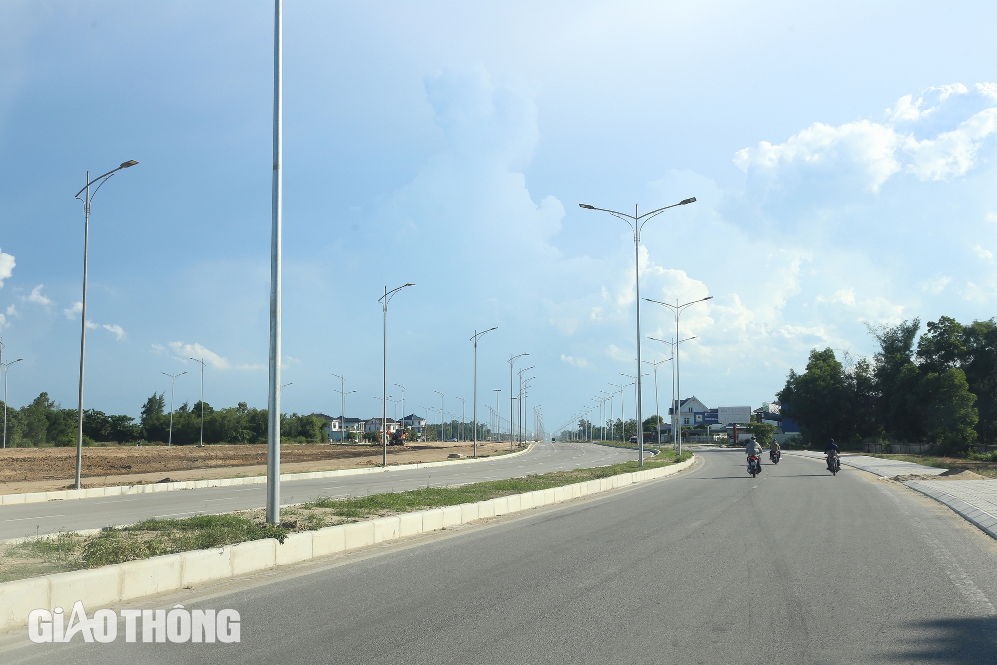 Ngắm đại lộ ngh&igrave;n tỷ nối Vinh - Cửa L&ograve; chuẩn bị th&ocirc;ng xe- Ảnh 12.