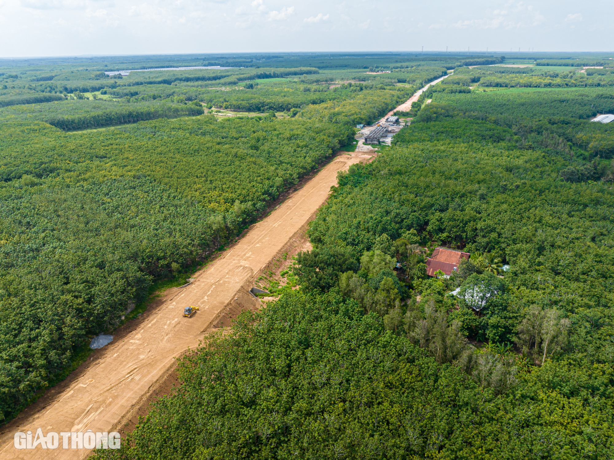To&agrave;n cảnh đường Hồ Ch&iacute; Minh đoạn qua tỉnh B&igrave;nh Dương sau 10 th&aacute;ng t&aacute;i khởi động- Ảnh 4.