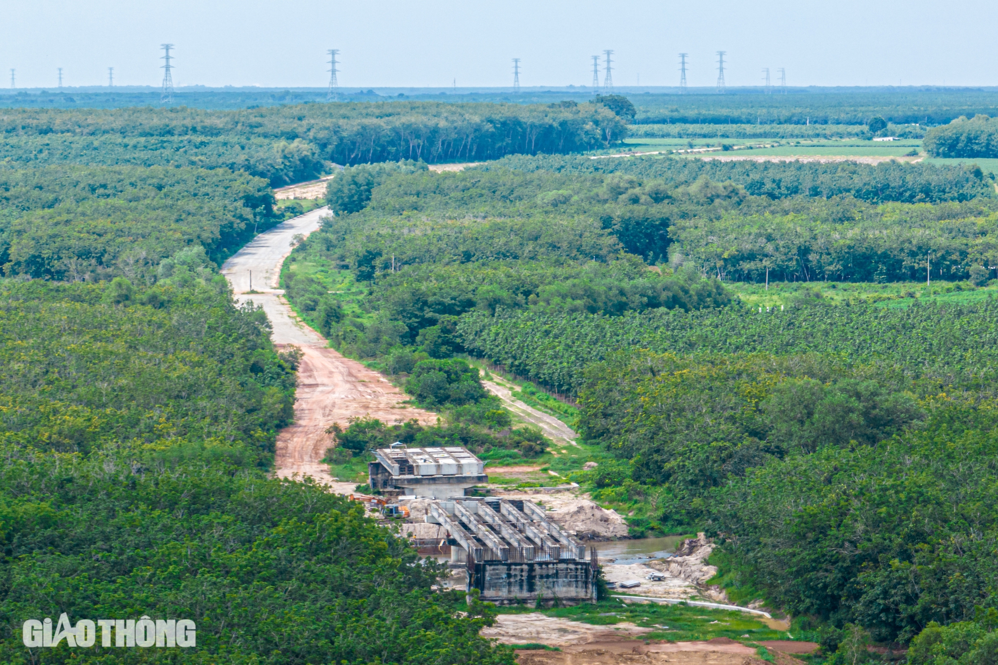 To&agrave;n cảnh đường Hồ Ch&iacute; Minh đoạn qua tỉnh B&igrave;nh Dương sau 10 th&aacute;ng t&aacute;i khởi động- Ảnh 12.