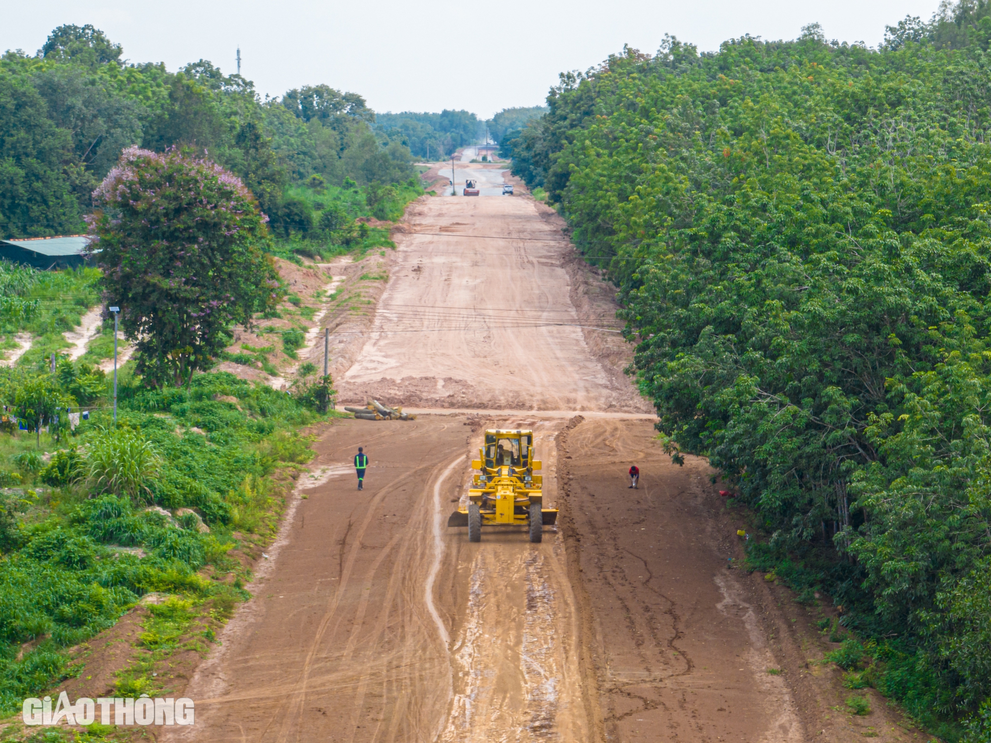 To&agrave;n cảnh đường Hồ Ch&iacute; Minh đoạn qua tỉnh B&igrave;nh Dương sau 10 th&aacute;ng t&aacute;i khởi động- Ảnh 24.