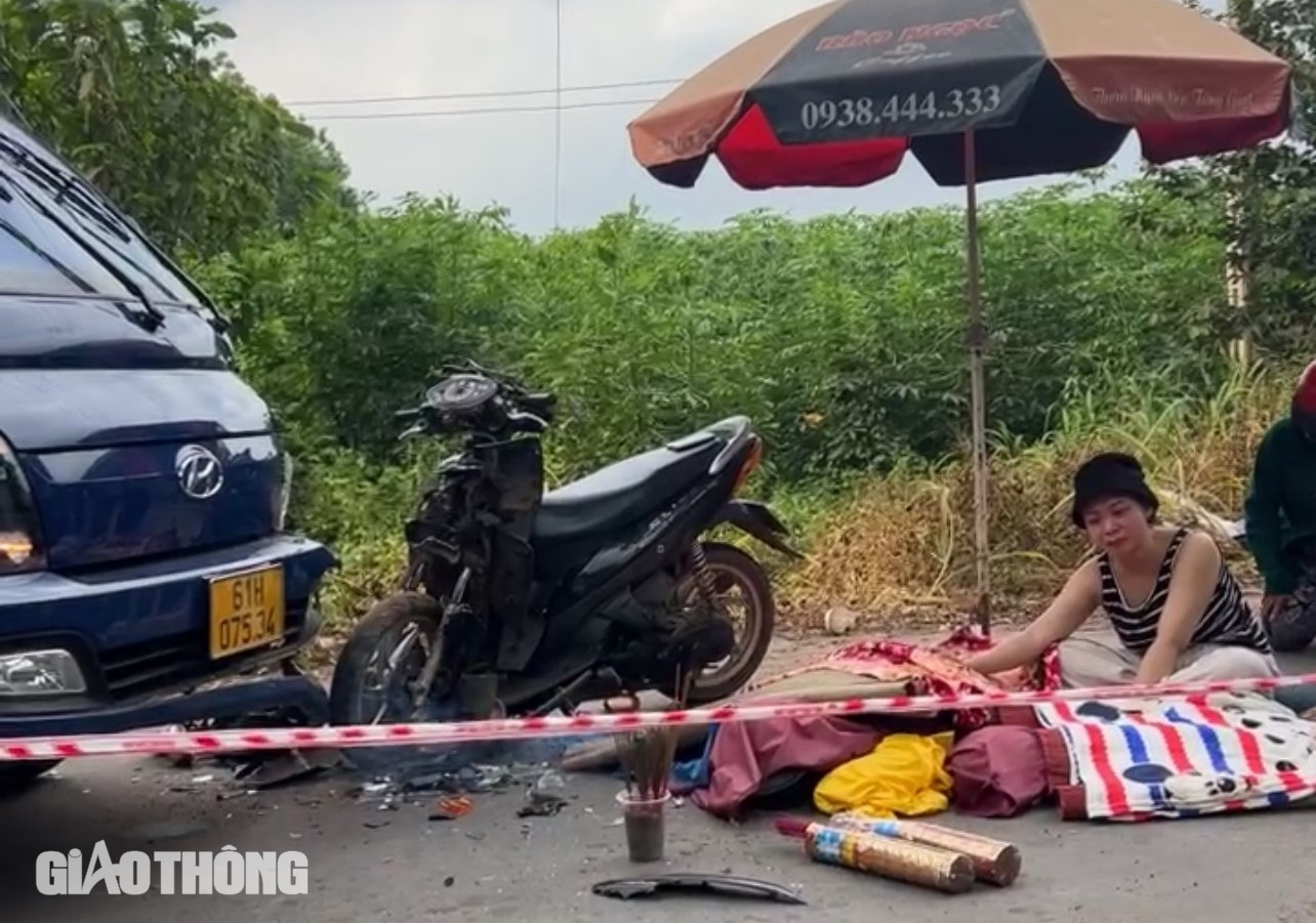 Xe tải va chạm xe m&aacute;y, cả gia đ&igrave;nh 3 người tử vong- Ảnh 1.