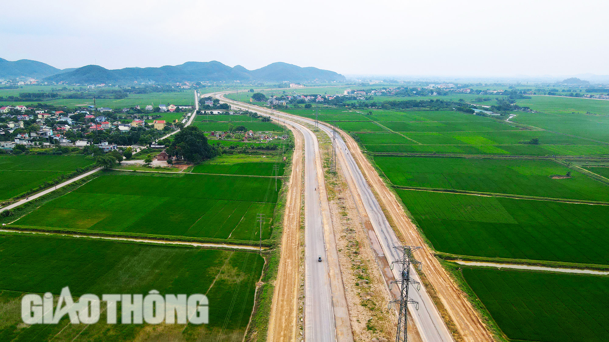 Dự &aacute;n đường h&agrave;nh lang gần 3.600 tỷ ở H&agrave; Nam chạy đua về đ&iacute;ch- Ảnh 3.