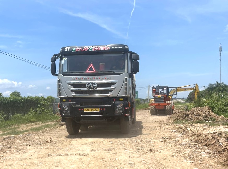 Sớm gỡ mặt bằng thi c&ocirc;ng 12km đường gom cao tốc Vĩnh Hảo - Phan Thiết- Ảnh 2.