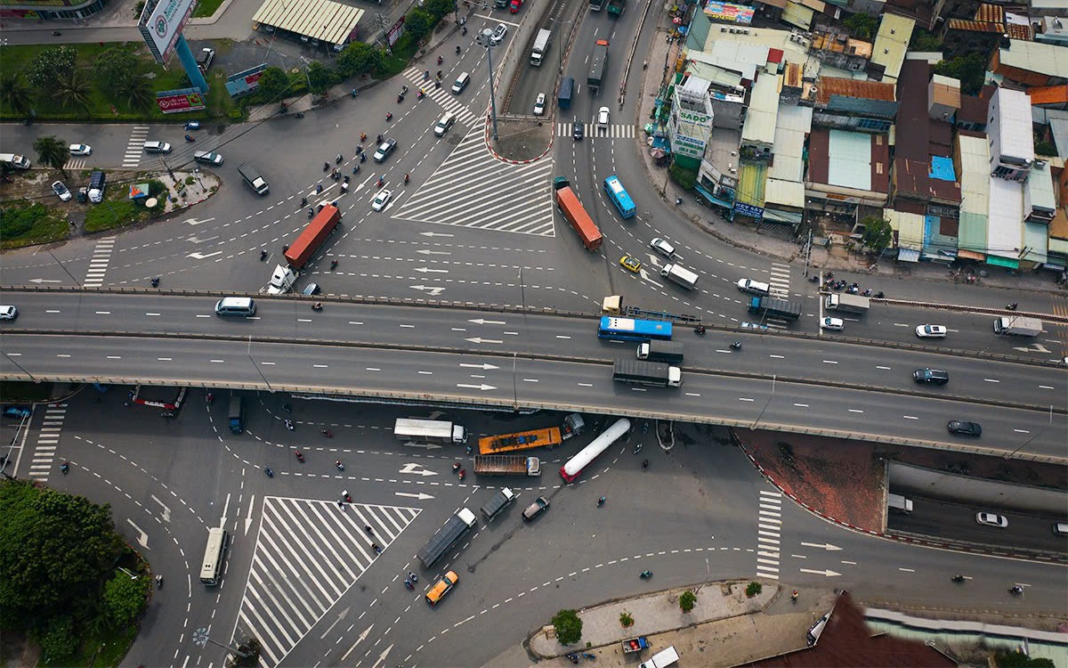 Hai n&uacute;t giao 'nghẹt thở' tr&ecirc;n quốc lộ 51 cần giải cứu