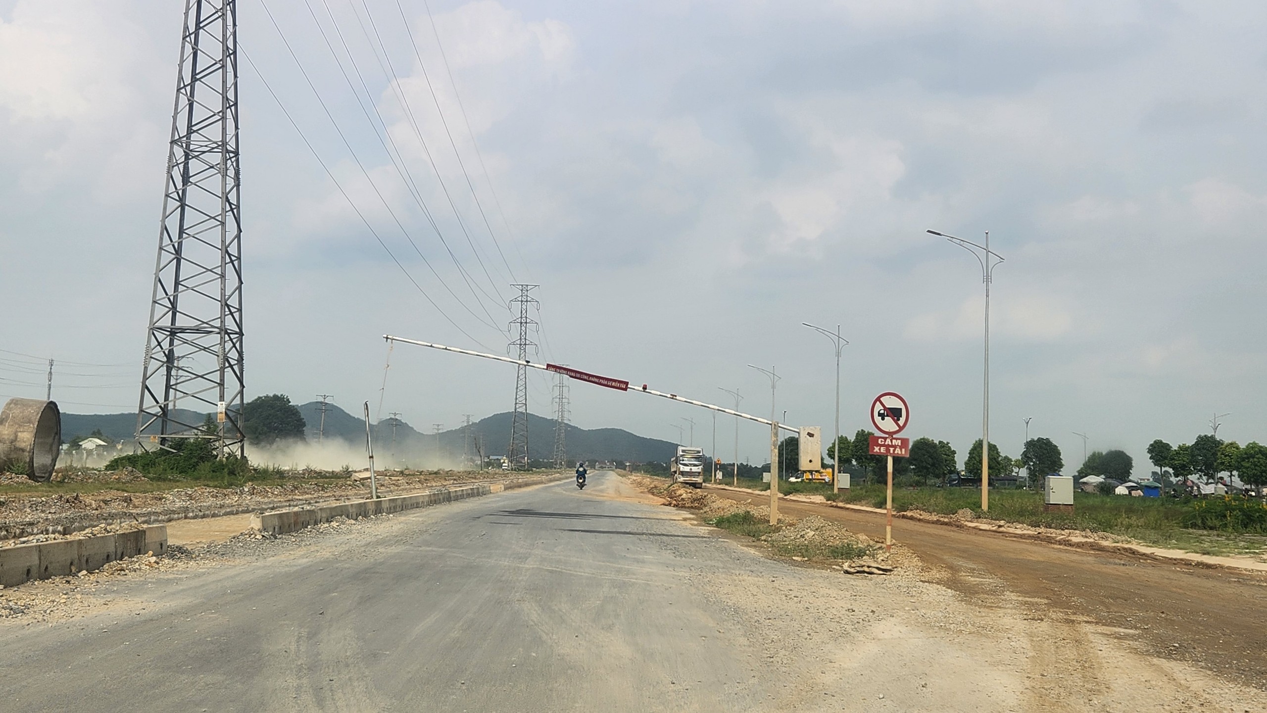 Dự &aacute;n đường h&agrave;nh lang gần 3.600 tỷ ở H&agrave; Nam chạy đua về đ&iacute;ch- Ảnh 22.