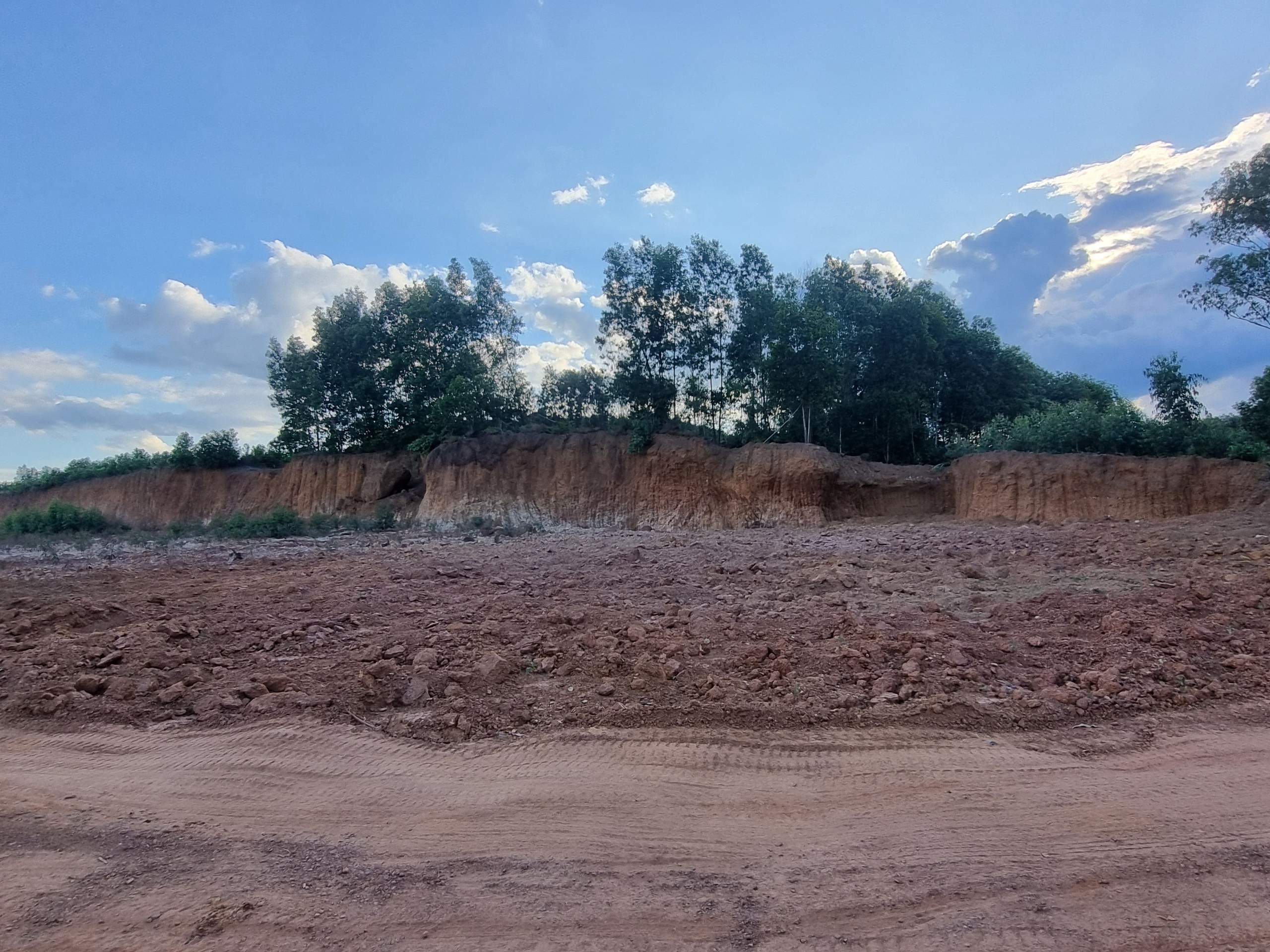 B&igrave;nh Định: Bất thường khu đất bị khai th&aacute;c nham nhở- Ảnh 2.