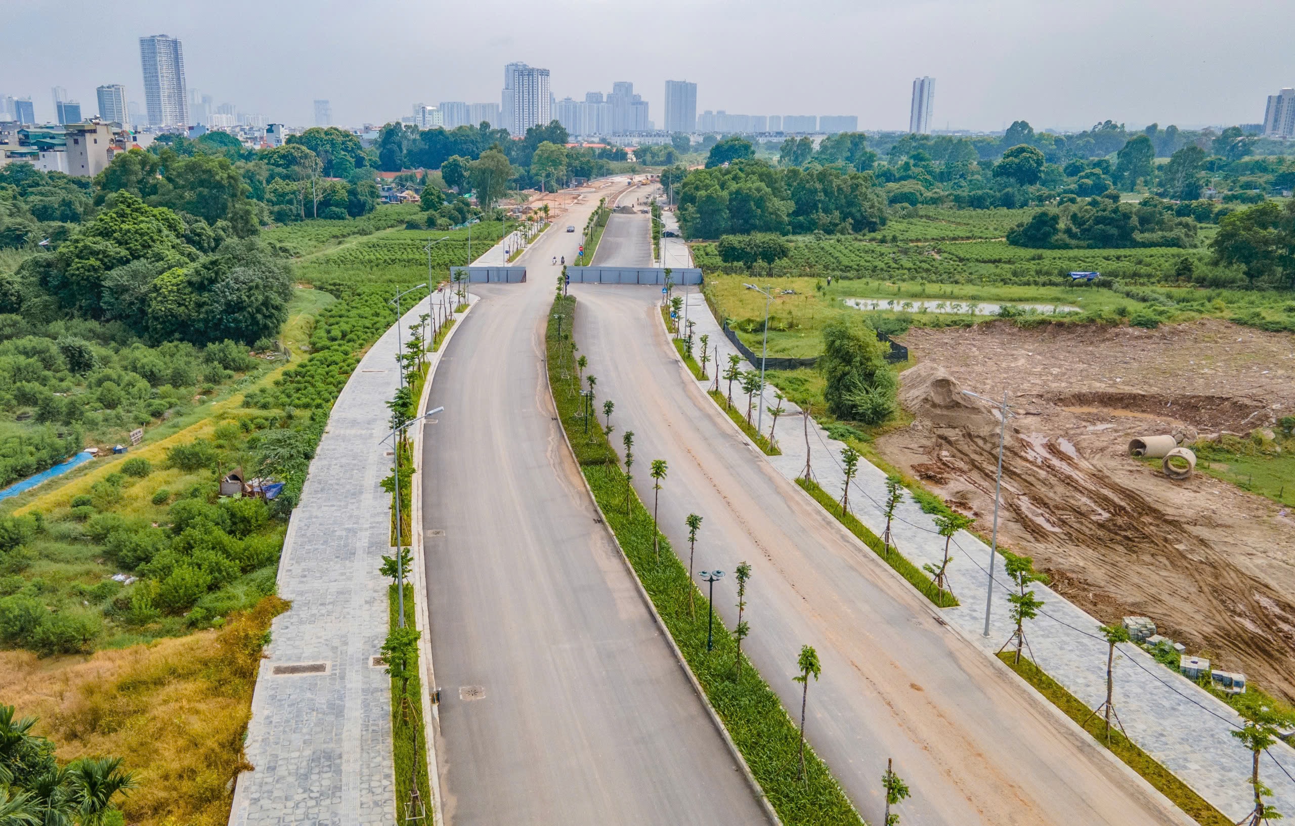 Gấp r&uacute;t thi c&ocirc;ng xuy&ecirc;n lễ, th&ocirc;ng xe đường L&ecirc; Quang Đạo dịp 10/10- Ảnh 3.