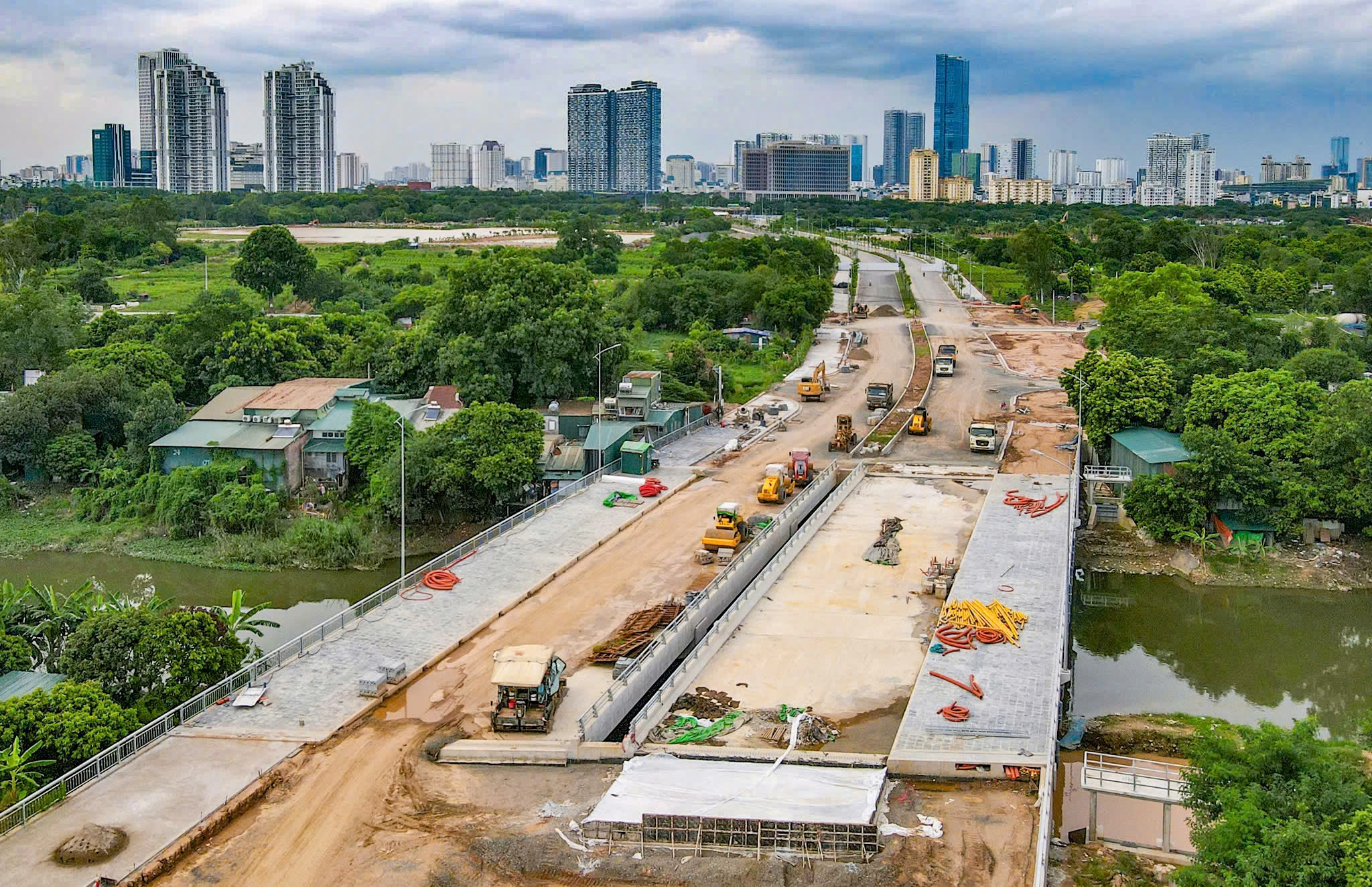 Gấp r&uacute;t thi c&ocirc;ng xuy&ecirc;n lễ, th&ocirc;ng xe đường L&ecirc; Quang Đạo dịp 10/10- Ảnh 9.