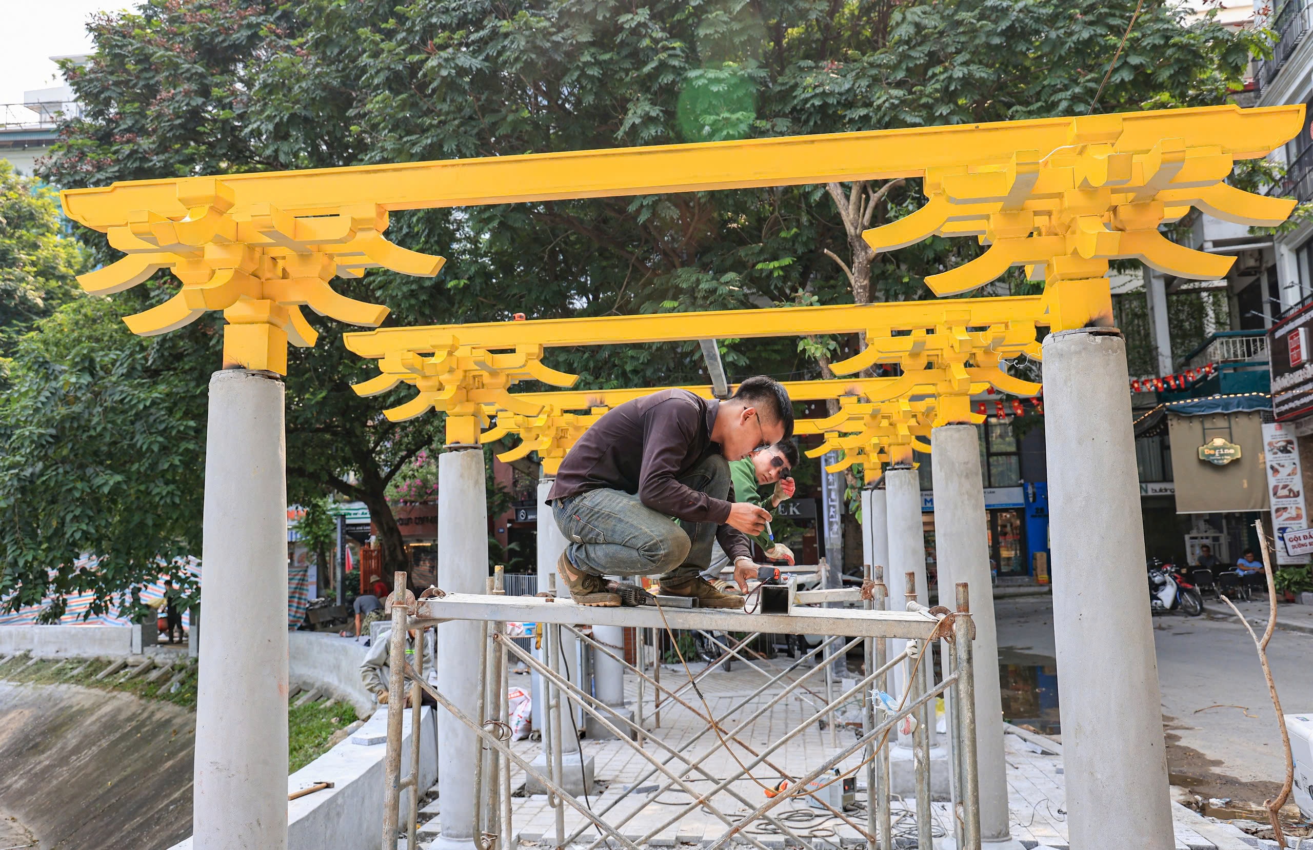 Thi c&ocirc;ng xuy&ecirc;n lễ, gấp r&uacute;t ho&agrave;n thiện tuyến phố đi bộ thứ 7 tại H&agrave; Nội- Ảnh 7.