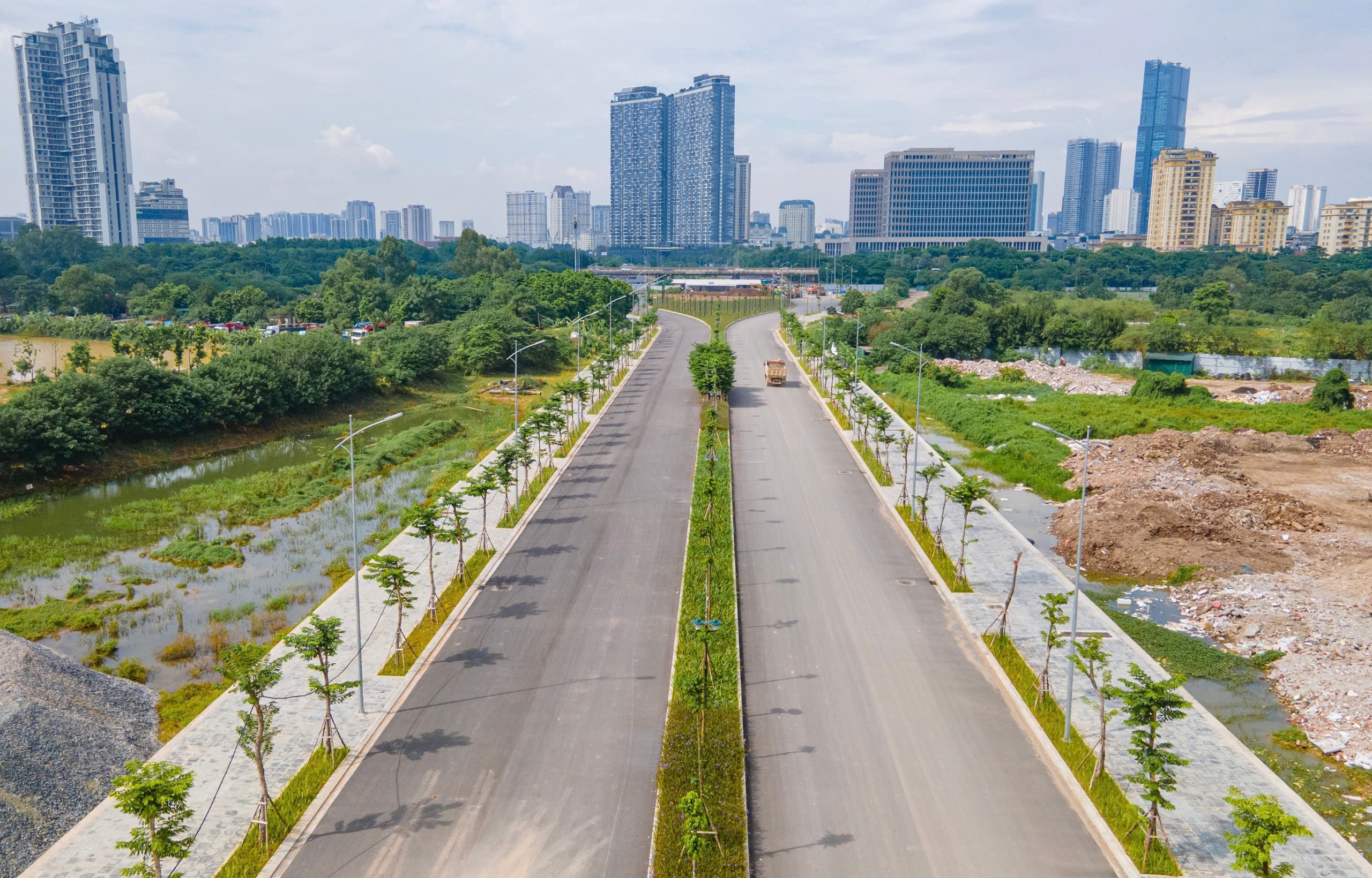 Gấp r&uacute;t thi c&ocirc;ng xuy&ecirc;n lễ, th&ocirc;ng xe đường L&ecirc; Quang Đạo dịp 10/10- Ảnh 2.