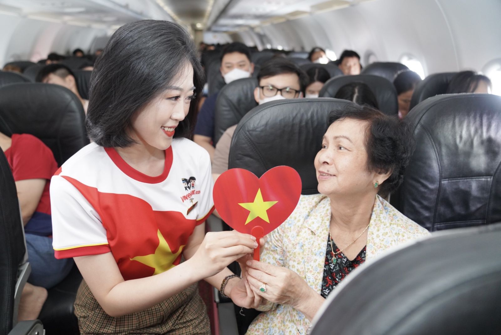 Mu&ocirc;n &aacute;nh sao v&agrave;ng tr&ecirc;n những chuyến bay Vietjet dịp Quốc kh&aacute;nh 2/9- Ảnh 8.