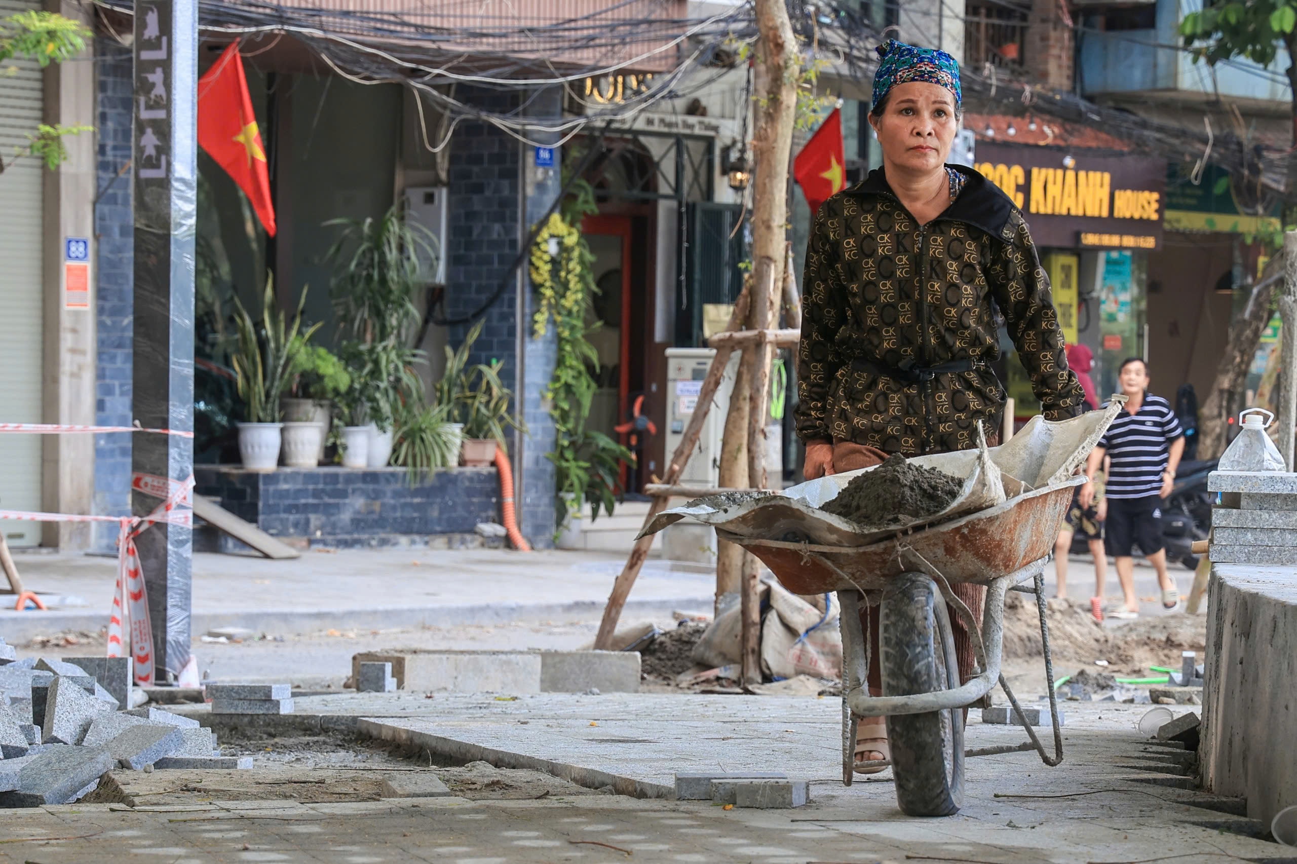 Thi c&ocirc;ng xuy&ecirc;n lễ, gấp r&uacute;t ho&agrave;n thiện tuyến phố đi bộ thứ 7 tại H&agrave; Nội- Ảnh 5.