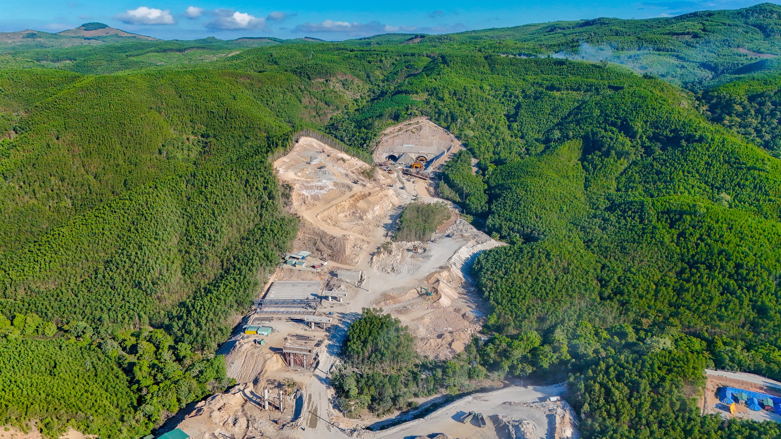 Xuy&ecirc;n lễ thi c&ocirc;ng hầm đường bộ d&agrave;i nhất cao tốc Bắc - Nam ph&iacute;a Đ&ocirc;ng- Ảnh 1.