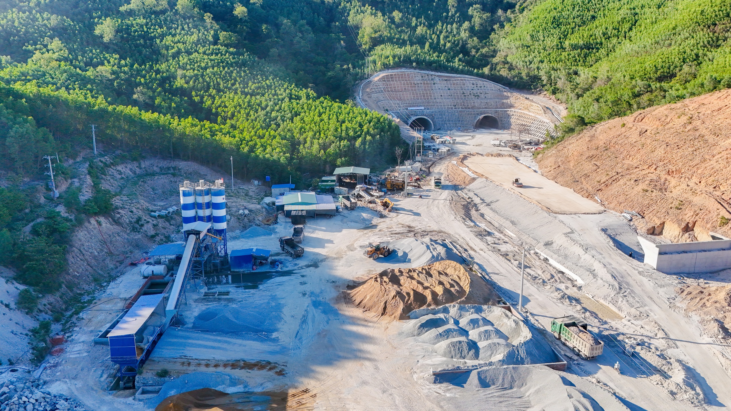 Xuy&ecirc;n lễ thi c&ocirc;ng hầm đường bộ d&agrave;i nhất cao tốc Bắc - Nam ph&iacute;a Đ&ocirc;ng- Ảnh 8.