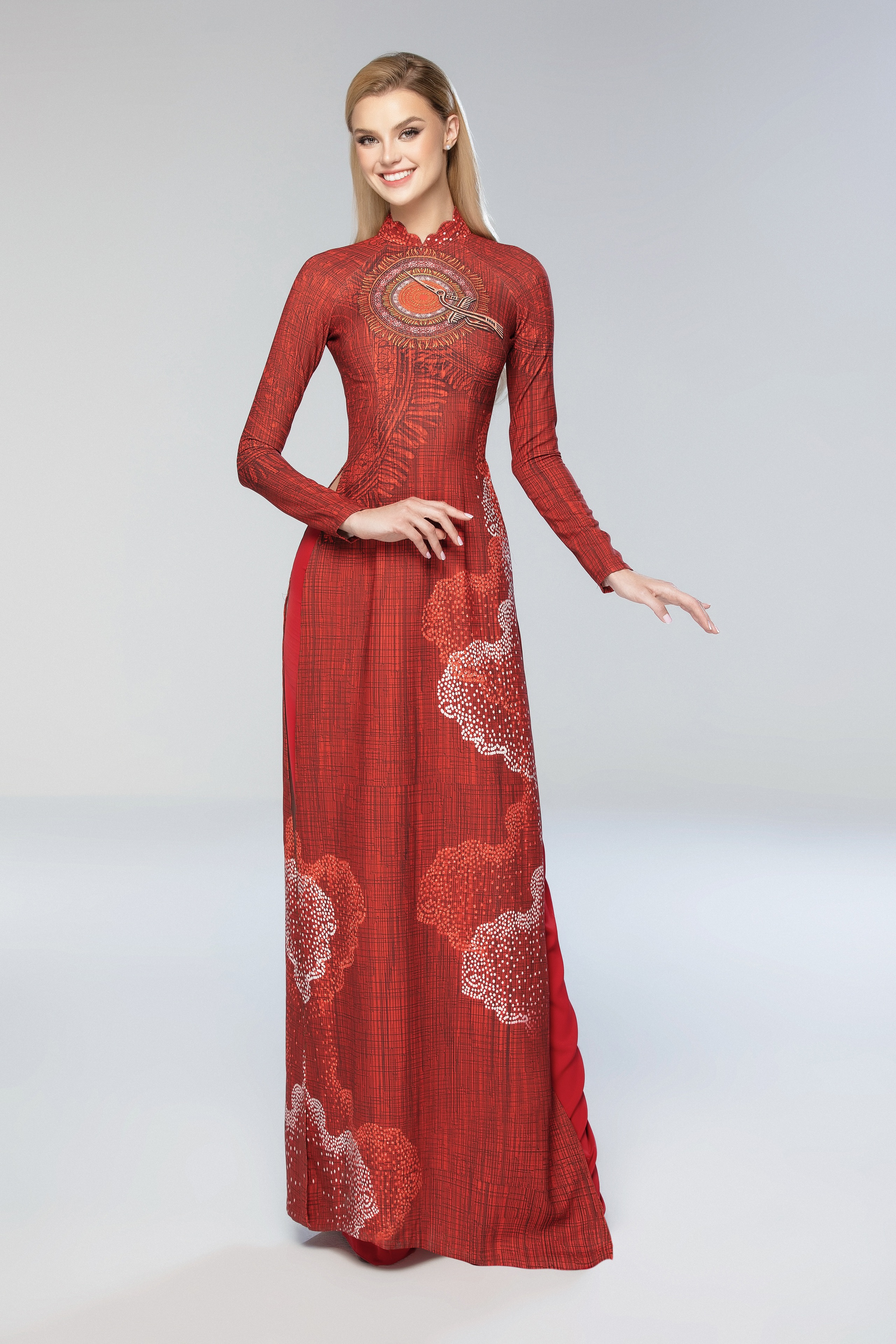 Hoa hậu &Yacute; Nhi, Hoa hậu Thế giới Krystyna v&agrave; nam vương Jack Heslewood mặc &aacute;o d&agrave;i Việt Nam- Ảnh 4.