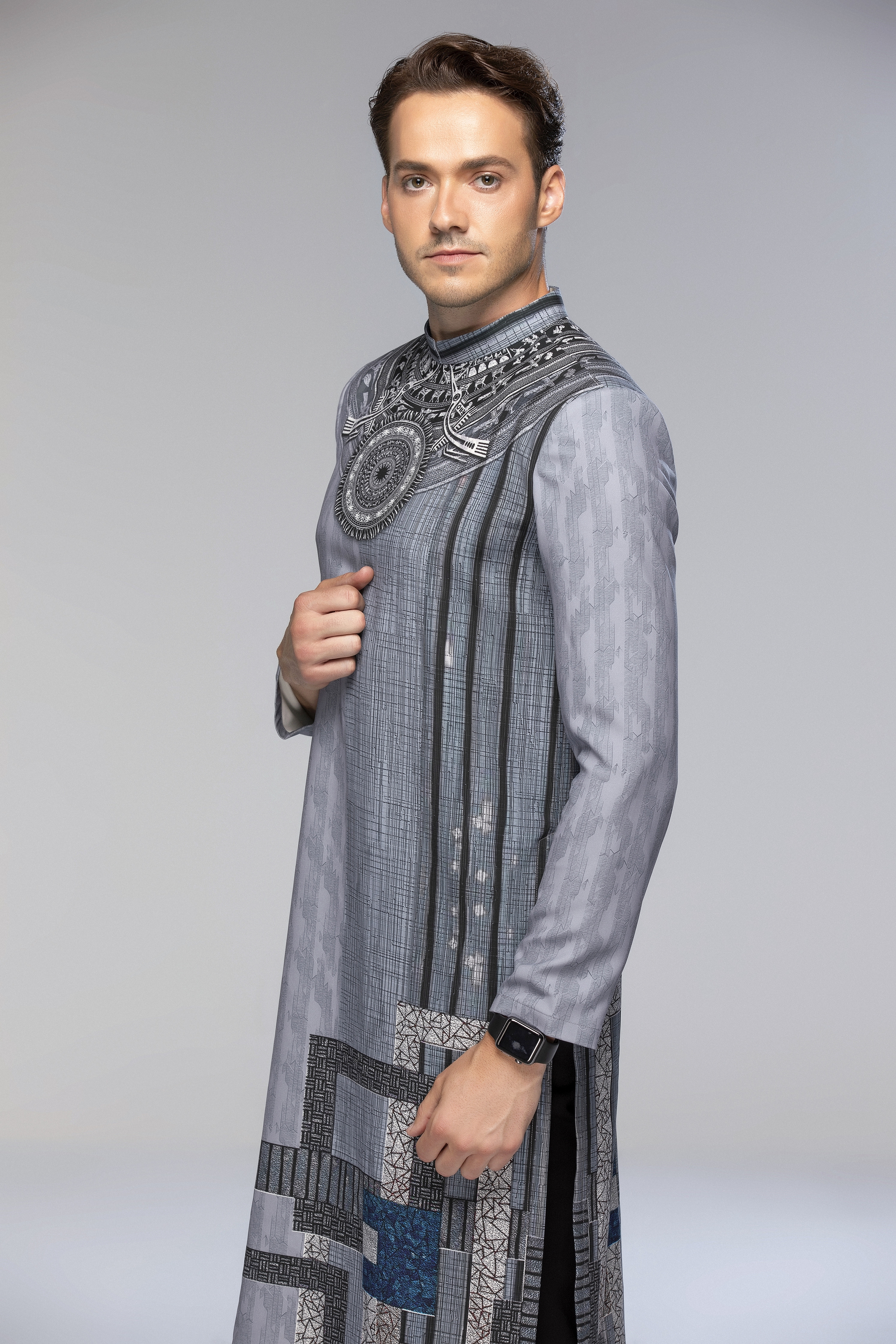 Hoa hậu &Yacute; Nhi, Hoa hậu Thế giới Krystyna v&agrave; nam vương Jack Heslewood mặc &aacute;o d&agrave;i Việt Nam- Ảnh 8.