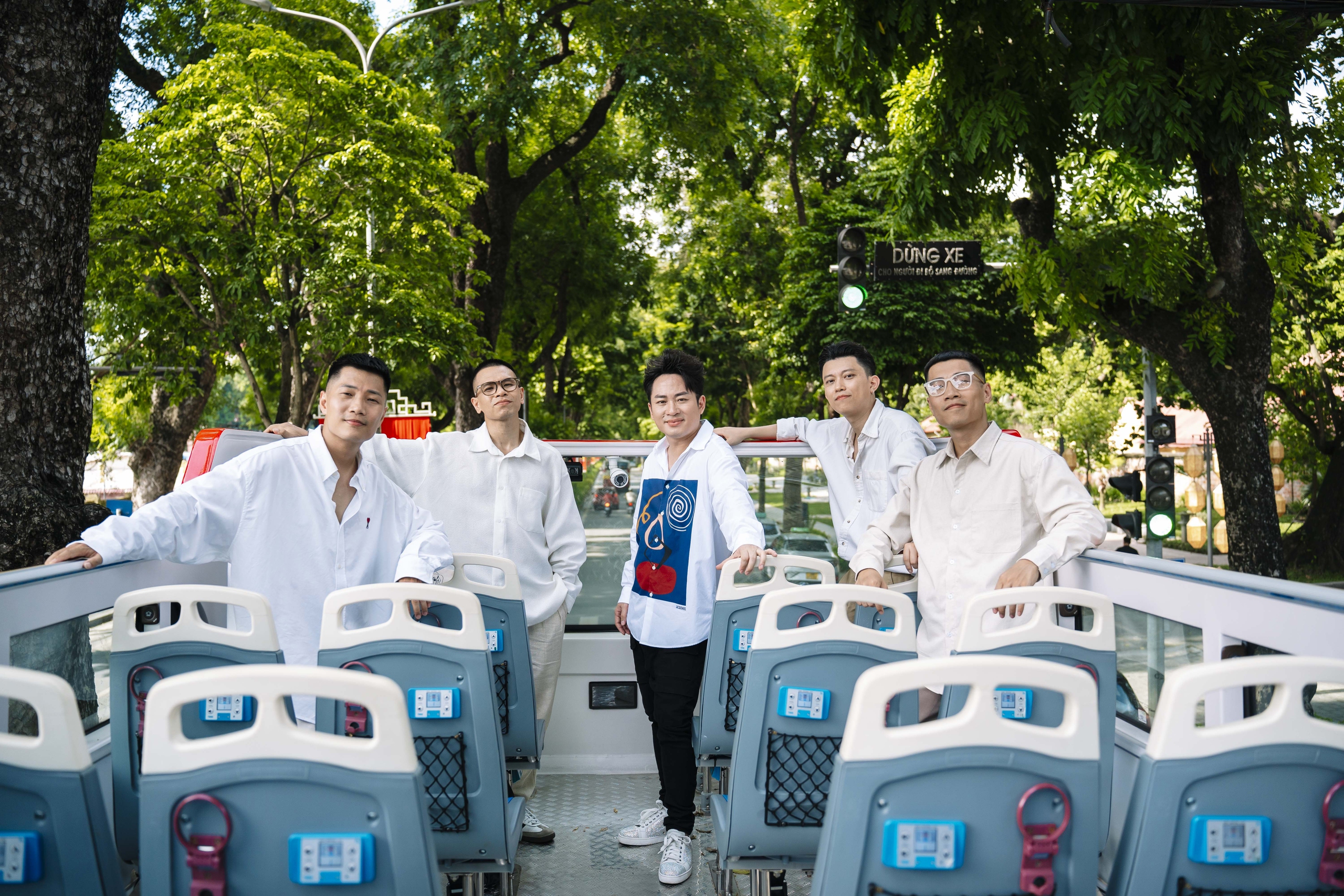 Ca sĩ T&ugrave;ng Dương chia sẻ điều đặc biệt về ca kh&uacute;c "Việt Nam mu&ocirc;n m&agrave;u"- Ảnh 2.