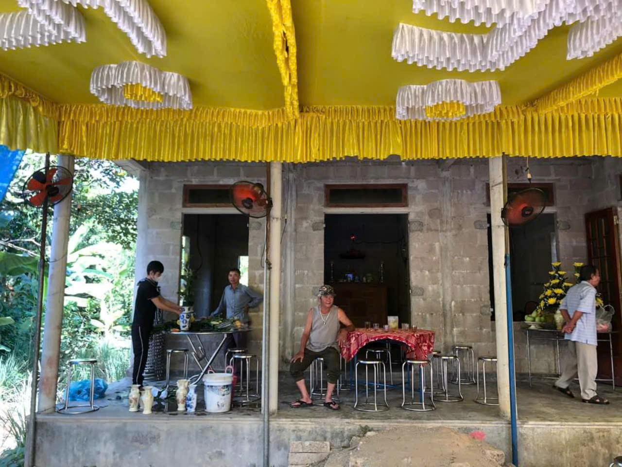 Nh&oacute;i l&ograve;ng 2 anh em ruột tắm s&ocirc;ng bị đuối nước- Ảnh 1.