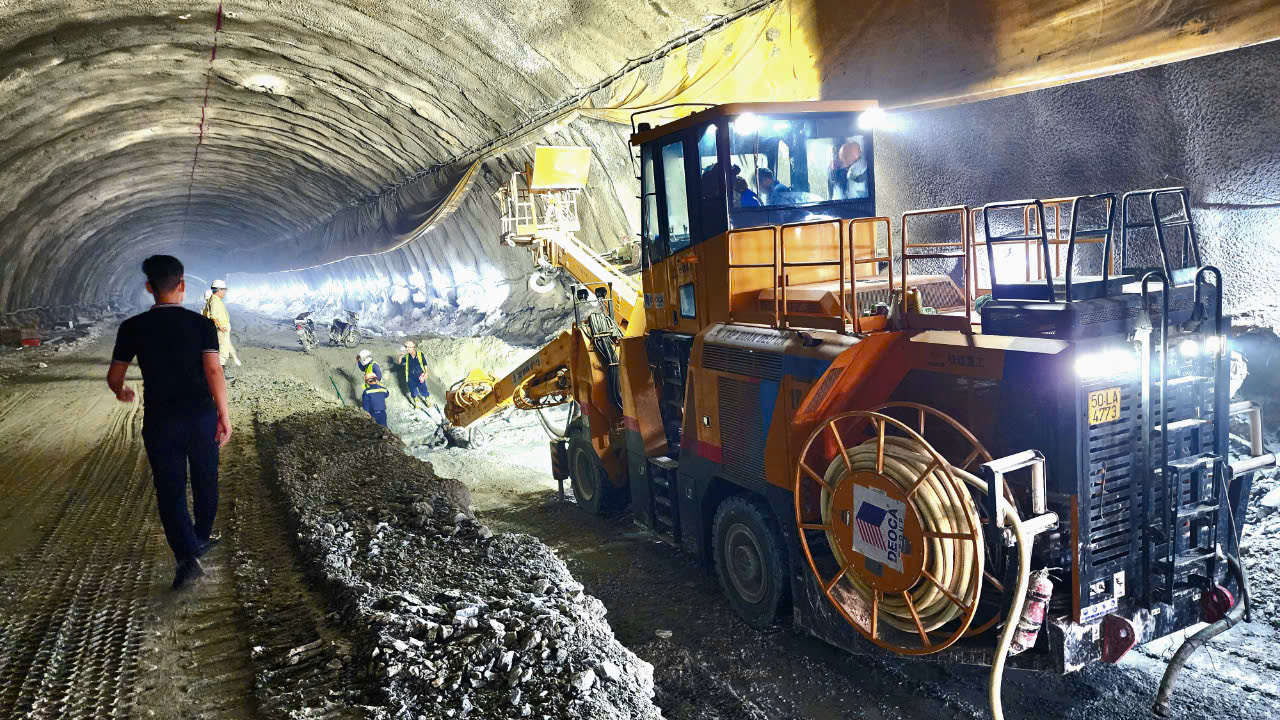 Xuy&ecirc;n lễ thi c&ocirc;ng hầm đường bộ d&agrave;i nhất cao tốc Bắc - Nam ph&iacute;a Đ&ocirc;ng- Ảnh 3.