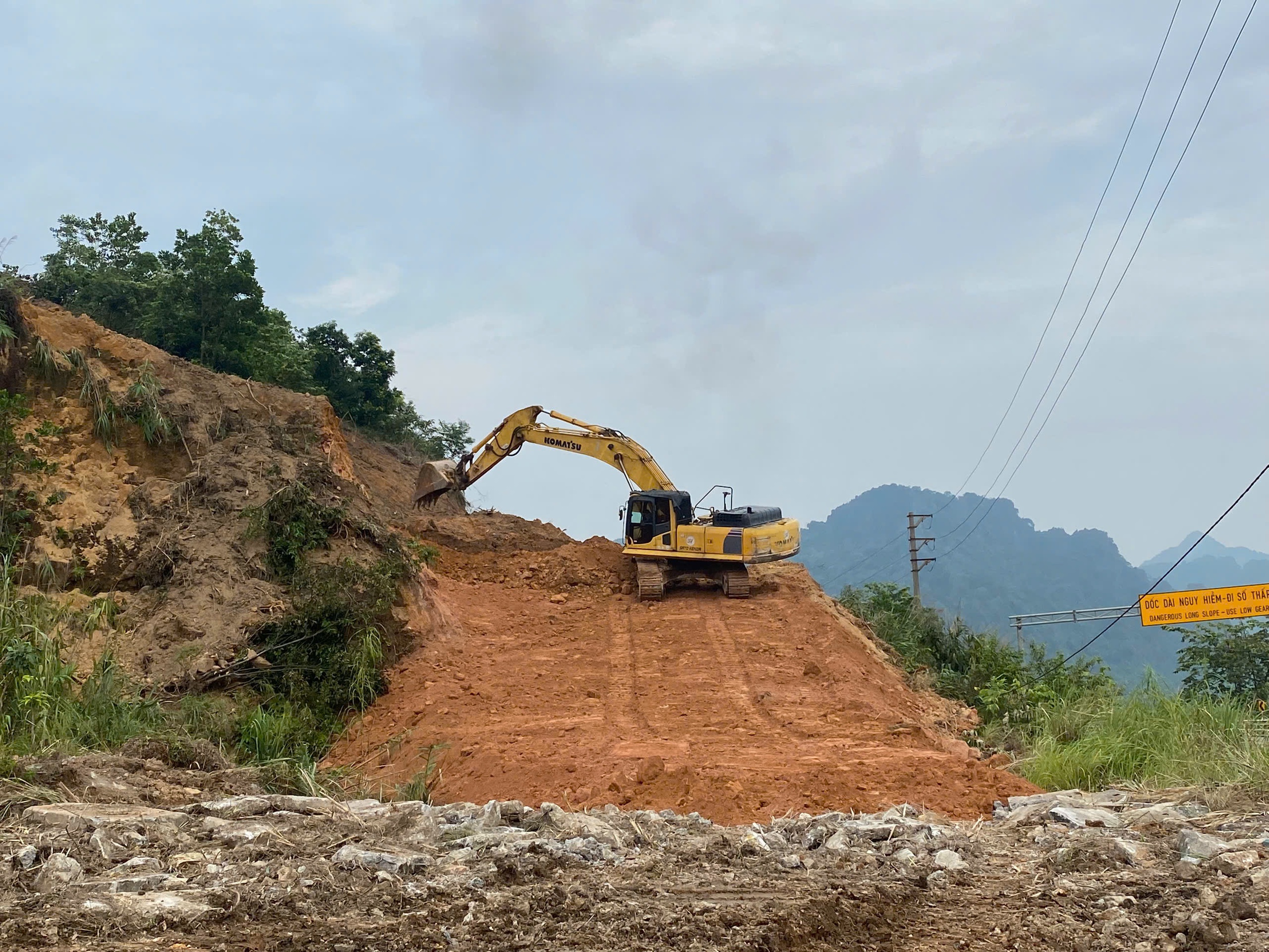 Nhộn nhịp c&ocirc;ng trường thi c&ocirc;ng quốc lộ 279 xuy&ecirc;n nghỉ lễ- Ảnh 4.