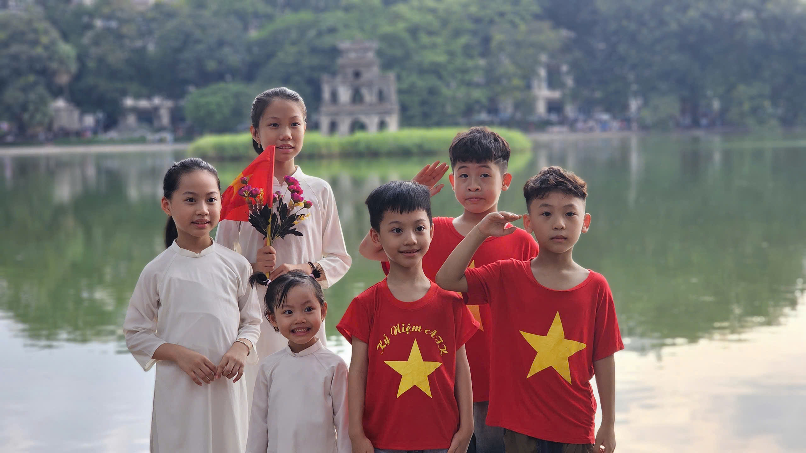 Phố đi bộ hồ Gươm đ&ocirc;ng k&iacute;n người dịp nghỉ lễ 2/9- Ảnh 5.