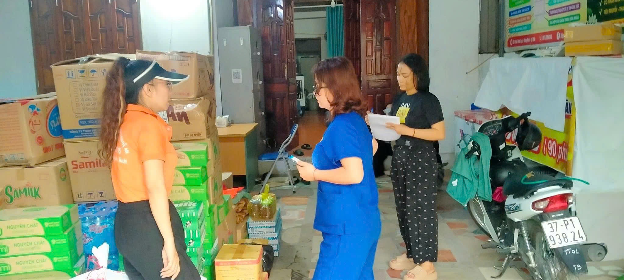 Người d&acirc;n xứ Nghệ tiếp sức cho b&agrave; con v&ugrave;ng mưa lũ ph&iacute;a Bắc- Ảnh 4.