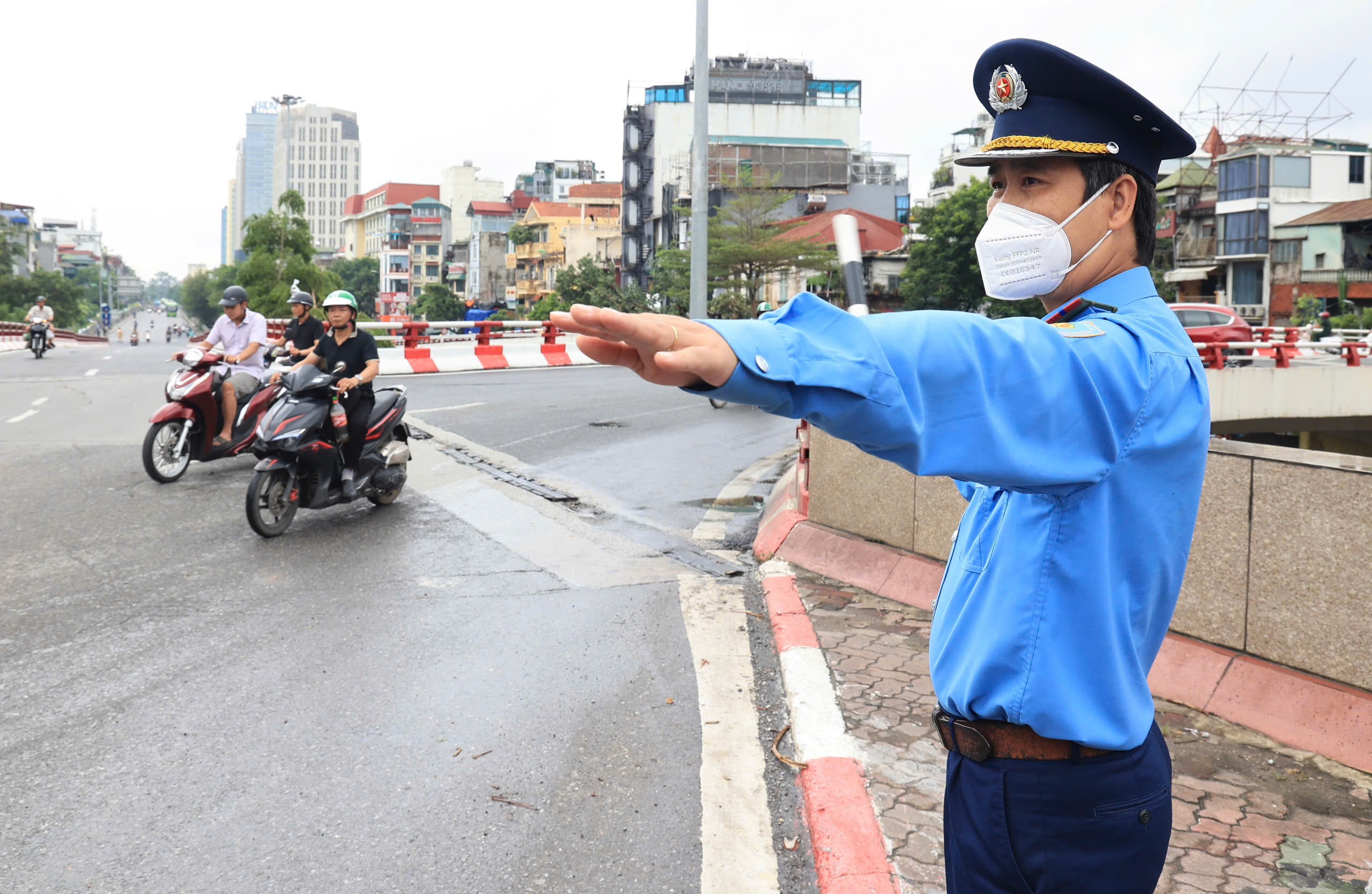 Toàn cảnh cầu Chương Dương, Long Biên ngày nước sông Hồng dâng cao- Ảnh 8. Toàn cảnh cầu Chương Dương, Long Biên ngày nước sông Hồng dâng cao- Ảnh 8.