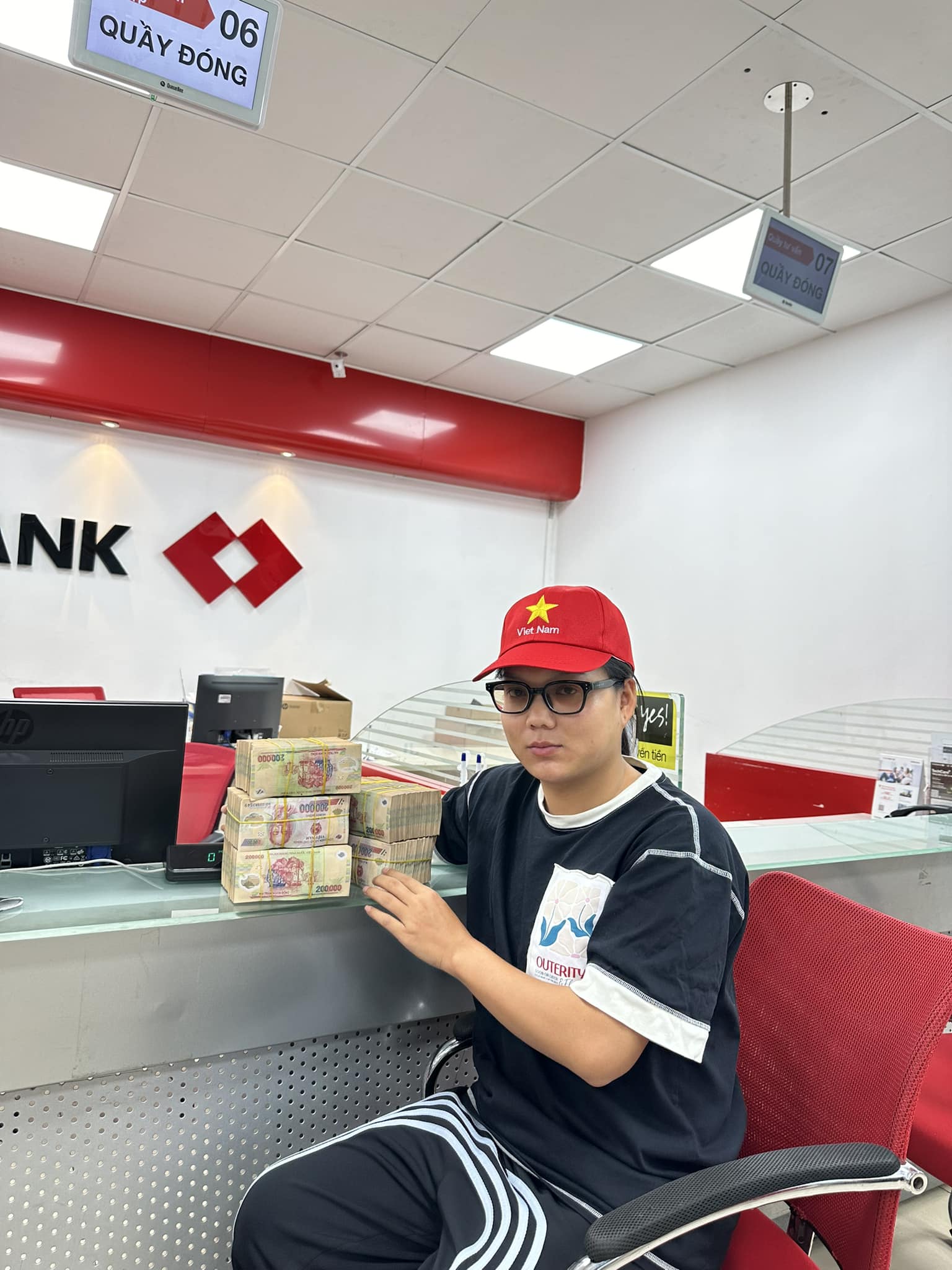 Sao Việt g&oacute;p hơn 8 tỷ đồng hỗ trợ người d&acirc;n v&ugrave;ng lũ sau b&atilde;o Yagi- Ảnh 2.