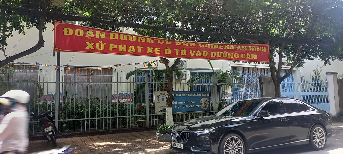 Cần Thơ: Phạt nguội &ocirc; t&ocirc; đưa học sinh v&agrave;o tận cổng trường, bất chấp đường cấm- Ảnh 5.