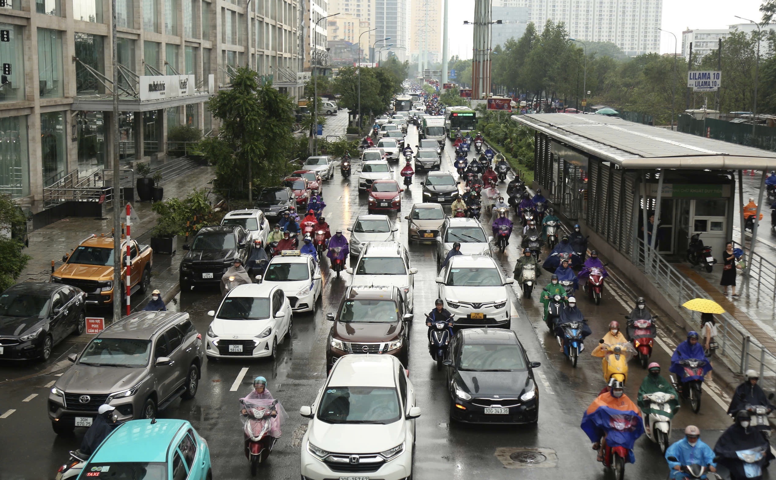 H&agrave; Nội: Nhiều tuyến đường th&agrave;nh s&ocirc;ng sau trận mưa lớn đ&ecirc;m qua- Ảnh 14.