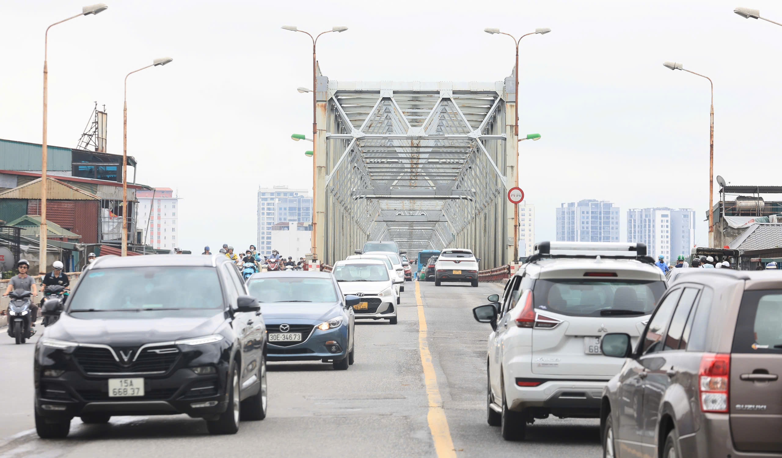 Toàn cảnh cầu Chương Dương, Long Biên ngày nước sông Hồng dâng cao- Ảnh 7. Toàn cảnh cầu Chương Dương, Long Biên ngày nước sông Hồng dâng cao- Ảnh 7.