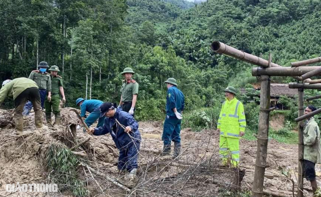 Mở đường tới điểm sạt lở 100 người mất t&iacute;ch tại L&agrave;o Cai: "Cố gắng từng ph&uacute;t để cứu người"- Ảnh 6.