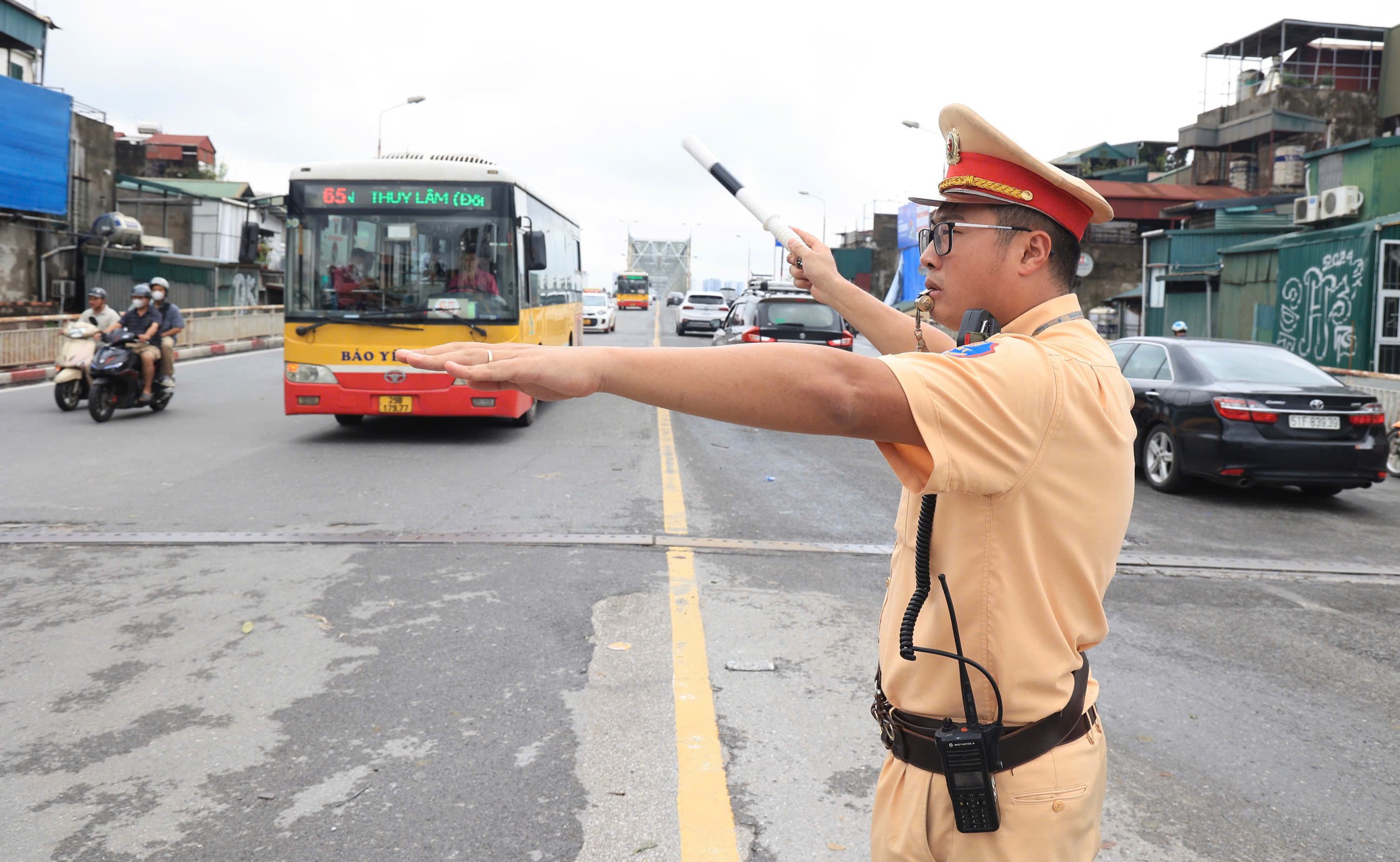 Toàn cảnh cầu Chương Dương, Long Biên ngày nước sông Hồng dâng cao- Ảnh 6. Toàn cảnh cầu Chương Dương, Long Biên ngày nước sông Hồng dâng cao- Ảnh 6.