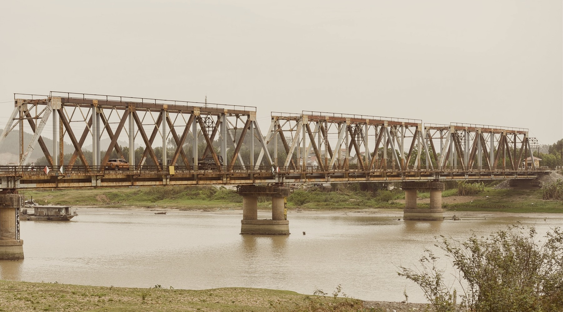 Hạn chế giao thông thủy tại nhiều tuyến phía Bắc- Ảnh 1. Hạn chế giao thông thủy tại nhiều tuyến phía Bắc- Ảnh 1.