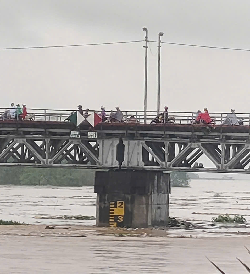 Dừng chạy tàu qua cầu Long Biên- Ảnh 2. Dừng chạy tàu qua cầu Long Biên- Ảnh 2.