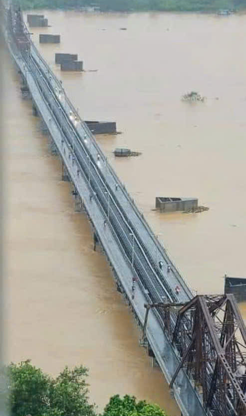 Dừng chạy tàu qua cầu Long Biên- Ảnh 1. Dừng chạy tàu qua cầu Long Biên- Ảnh 1.