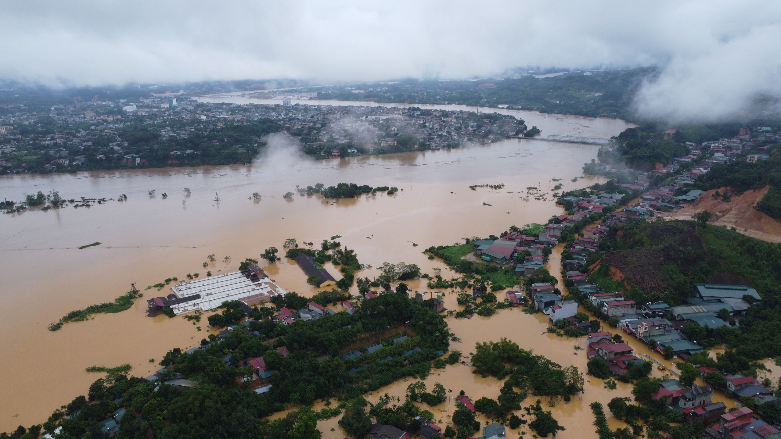 Y&ecirc;n B&aacute;i: Hơn 21 ngh&igrave;n ng&ocirc;i nh&agrave; bị sập v&agrave; hư hỏng do ảnh hưởng của b&atilde;o số 3- Ảnh 2.