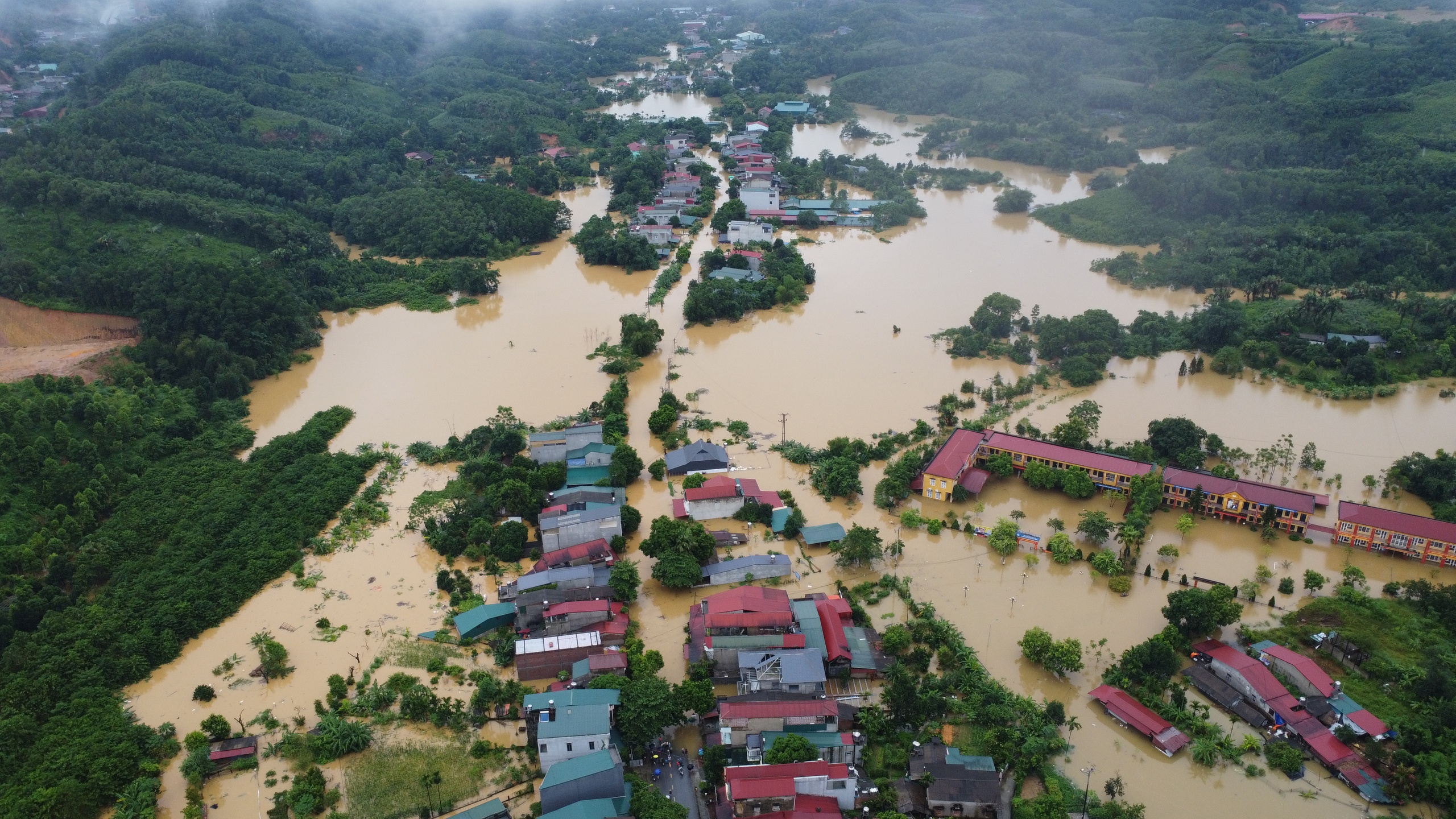 Y&ecirc;n B&aacute;i: Hơn 21 ngh&igrave;n ng&ocirc;i nh&agrave; bị sập v&agrave; hư hỏng do ảnh hưởng của b&atilde;o số 3- Ảnh 4.