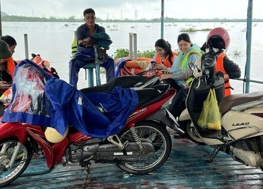 Ninh B&igrave;nh tạm dừng c&aacute;c bến đ&ograve; ngang, cấm xe tải nặng chạy tr&ecirc;n đ&ecirc;- Ảnh 2.